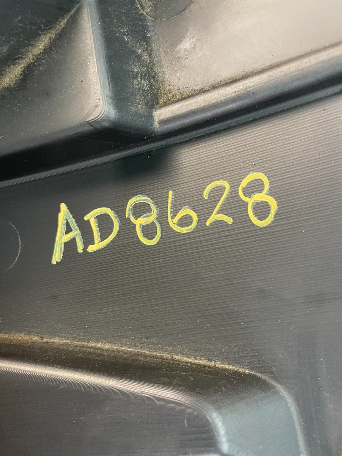 2006 to 2008 Honda Pilot Engine Cover Trim Bezel 17121-PVJ-A01 AD8628 DG4