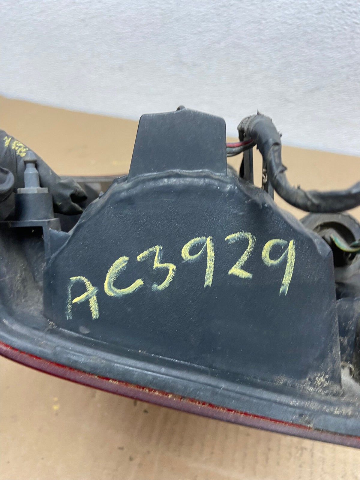 2005 to 2012 Nissan Pathfinder Right Passenger RH Side Tail Light Oem AC3929 LK7