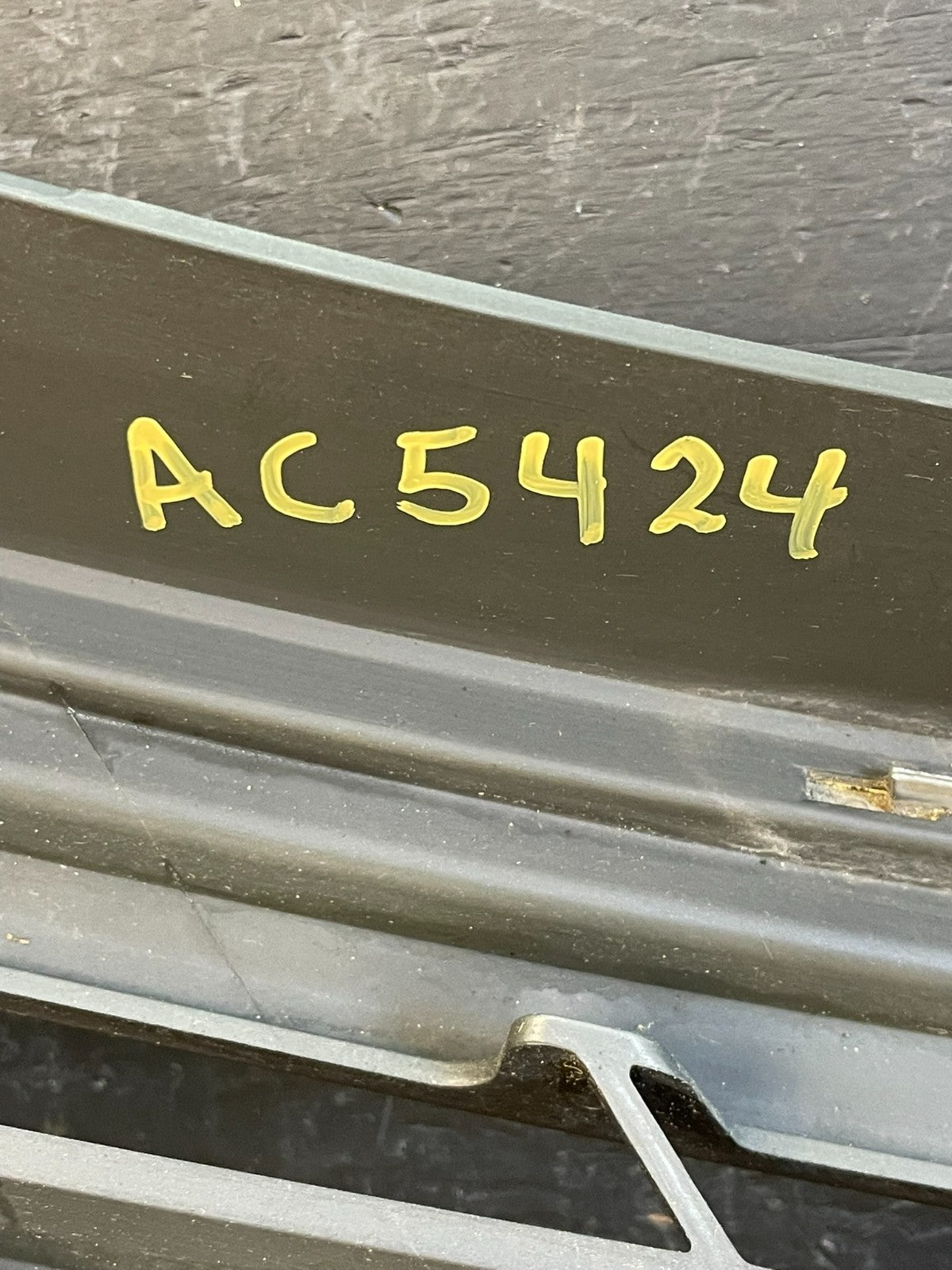 2010 to 2012 Nissan Versa Hatchback Front Upper Grill Grille AC5424 DG5