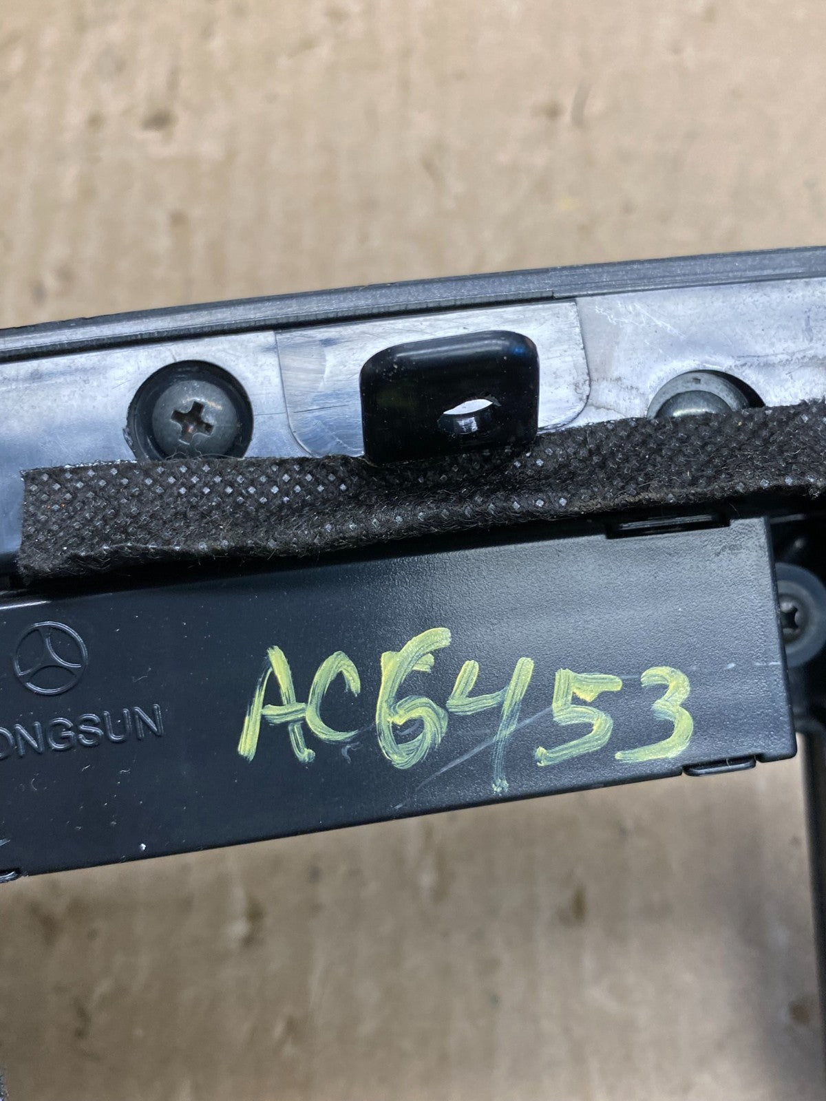 2007 to 2012 Hyundai Santa Fe Center Air Vent A/C Clock Bezel Trim ac6453 DG7