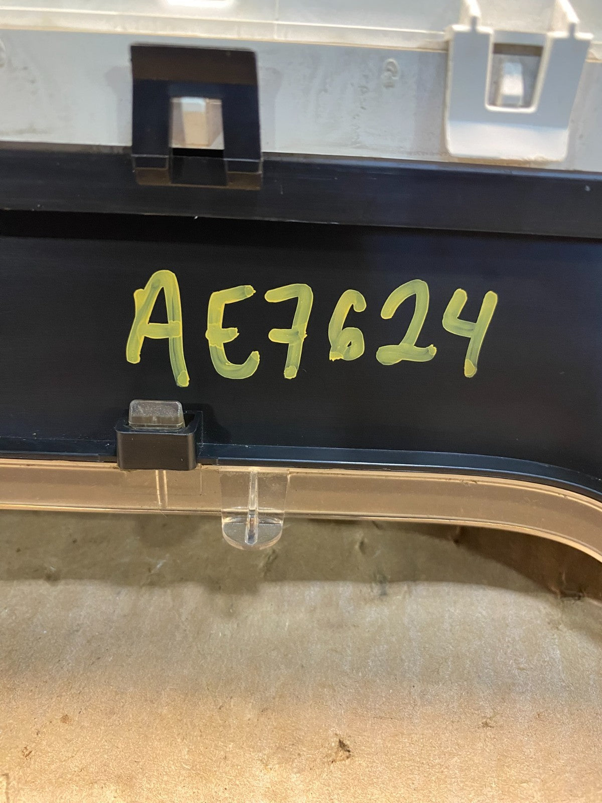 2009 to 2011 Ford E150 E250 E350 VAN Gauge Speedometer Cluster ae7624 DG6