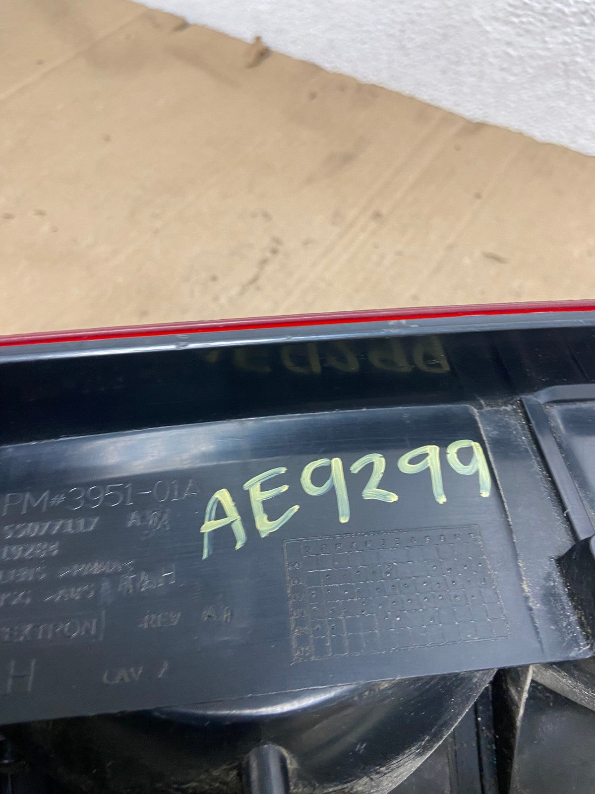2002 to 2006 Dodge Ram 1500 Left Driver side Tail Light AE9299 LK8