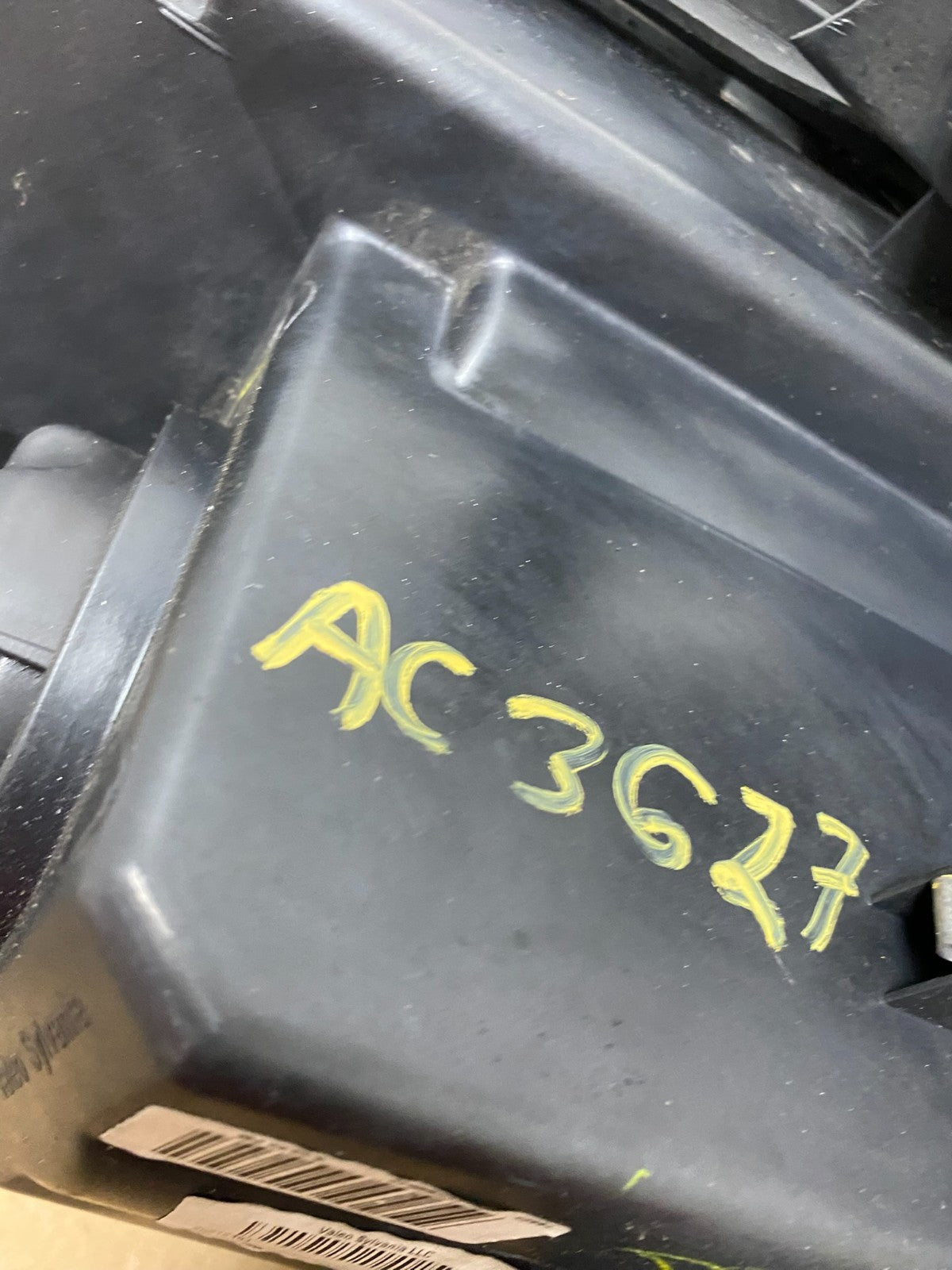 2007 to 2012 Gmc Acadia Halogen Headlight Right Passenger Side AC3627 DW9