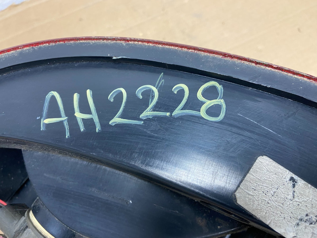 2004 2005 Mercury Sable Left Driver Side Tail Light AH2228 DG6