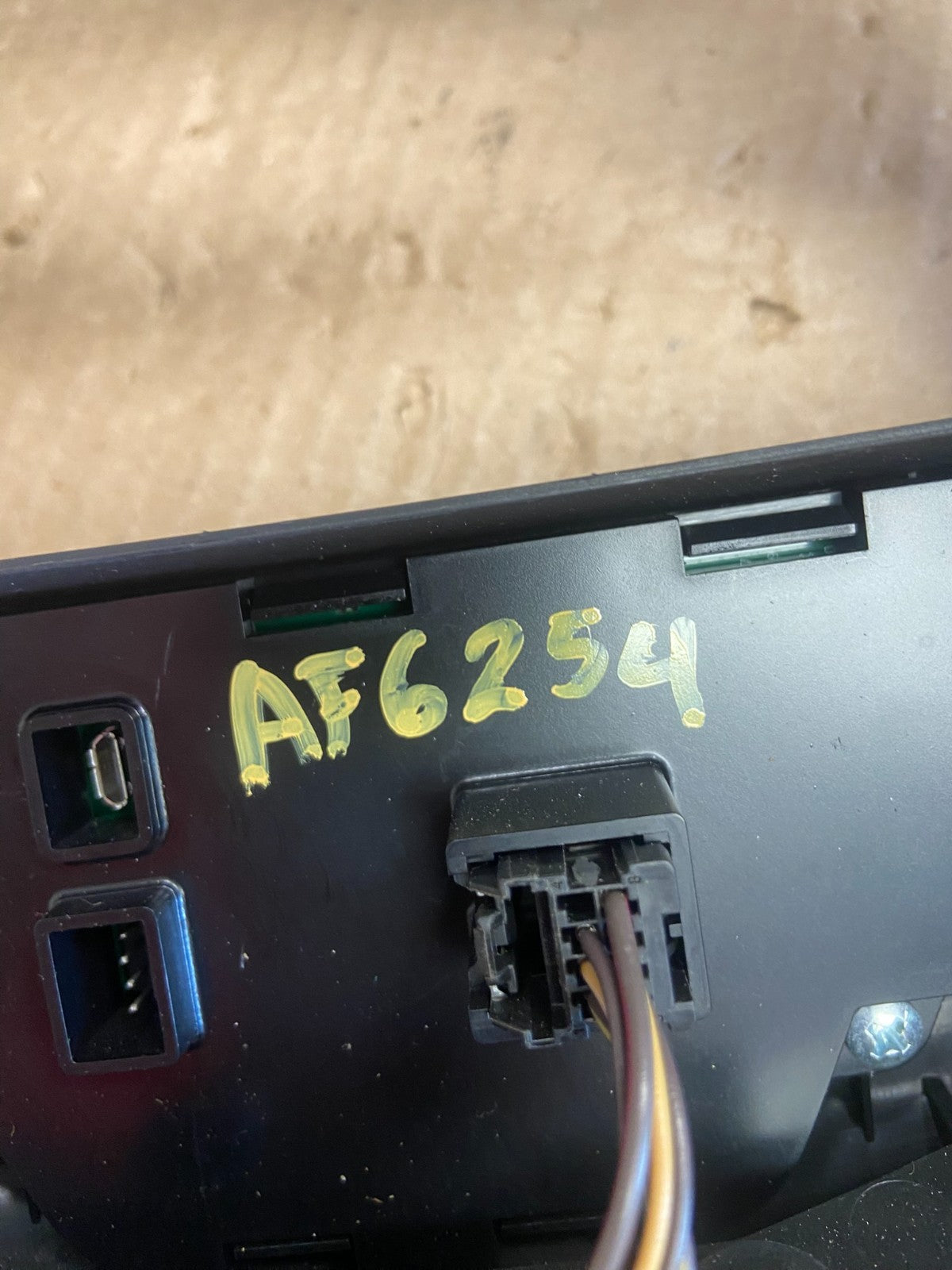 2012 to 2014 Ford Focus METRA 99-5827B / S-DIN D-DIN Car Radio Dash Kit AF62546