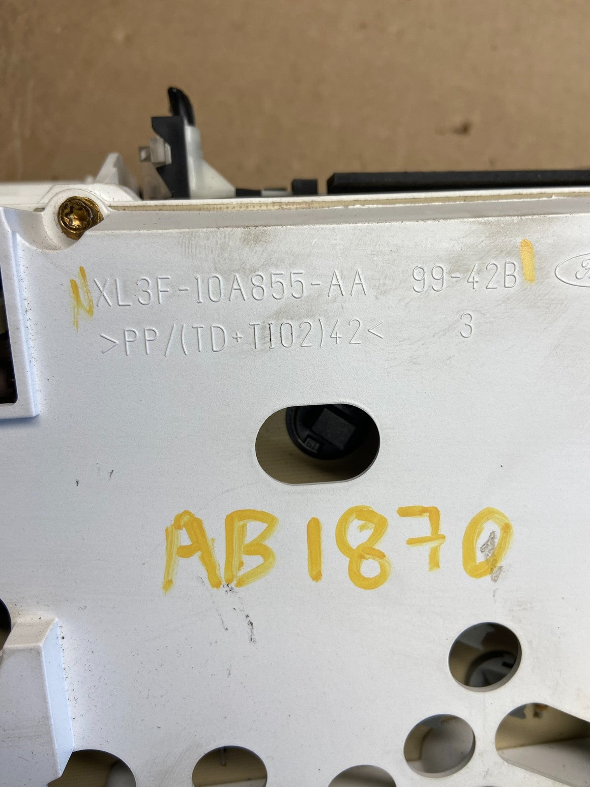 2000 to 2002 Ford Expedition Speedometer Instrument Gauge Cluster Oem ab1870 DG5