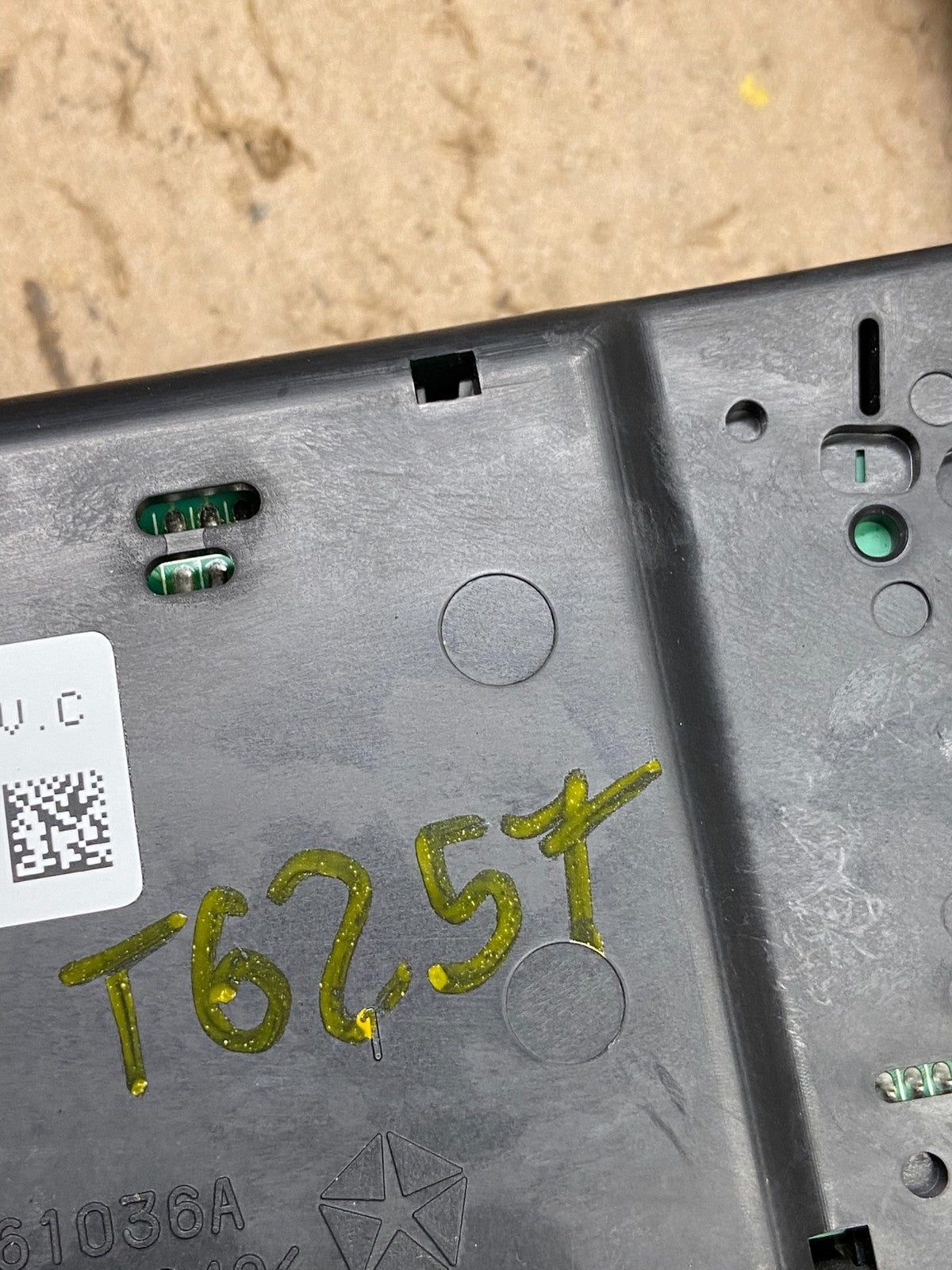 2010 to 2012 Dodge Caliber Dash Radio Center Bezel Climate Dash T6257 DG6