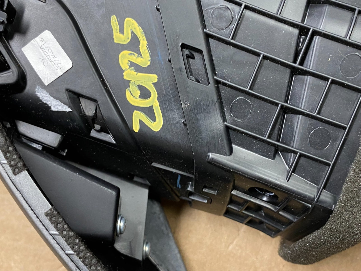 2014-2016 Hyundai Elantra Center Right Garnish Trim Bezel Air Vent z0125 DG7