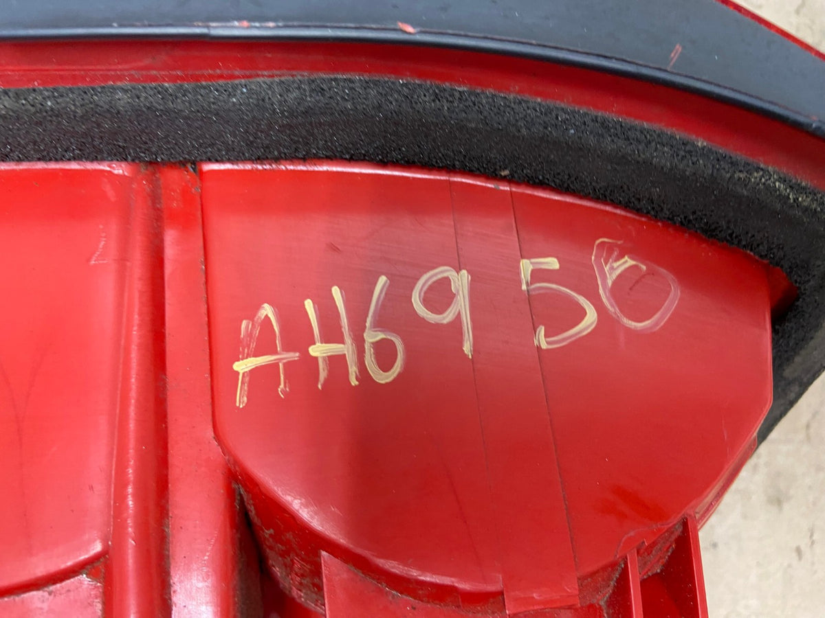 2001 2002 2003 Toyota Rav4 Left Driver LH Side Tail Light AH6950 LK5