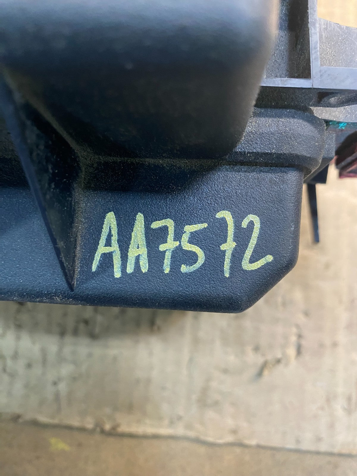 2006 2007 Dodge Charger Fuse Box Body Control Module BCM AA7572 DG7
