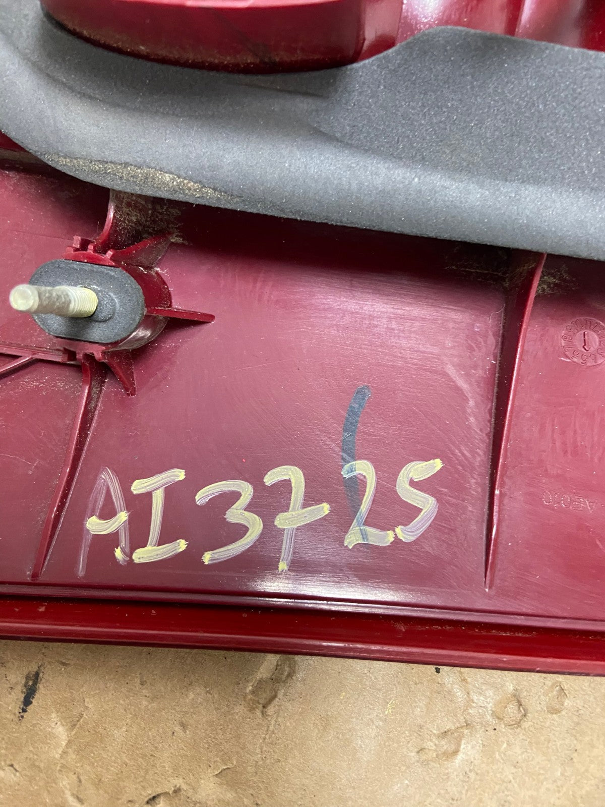 2004 - 2005 Toyota Sienna Left Driver LH Side Inner Tail Light AI3725 LK6