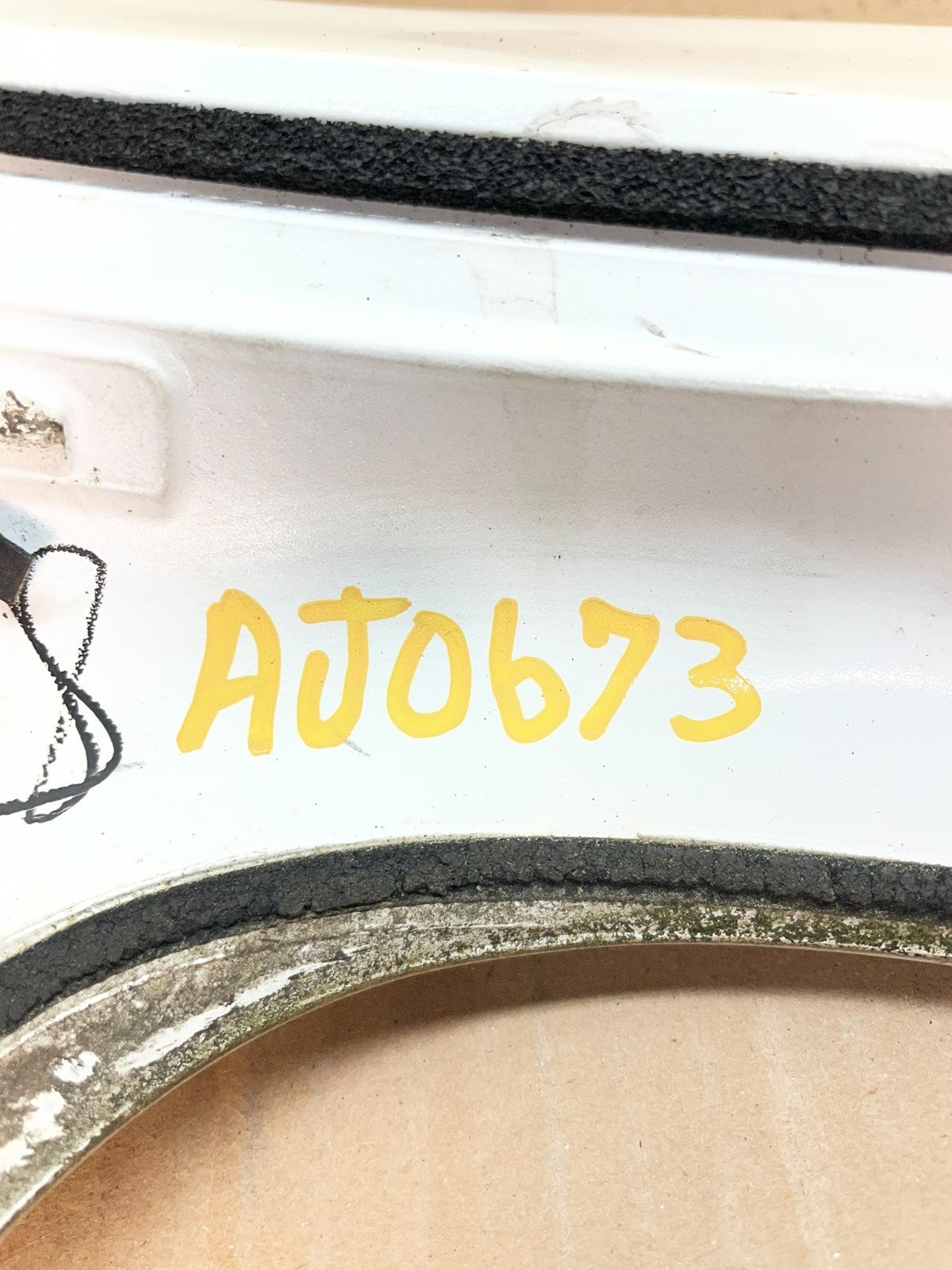 2016 to 2020 Kia Sorento Rear Spoiler Wing Brake Light AJ0673 DG5
