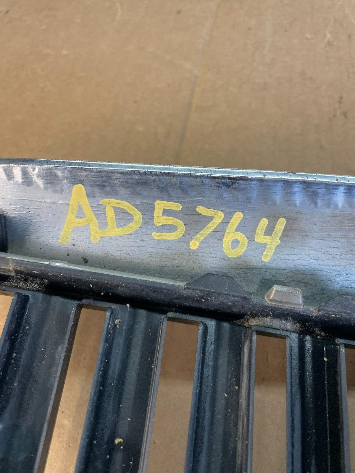 2000 to 2002 Lincoln LS Front Hood Bumper Grill Grille W/Emblem ad5764 DG5