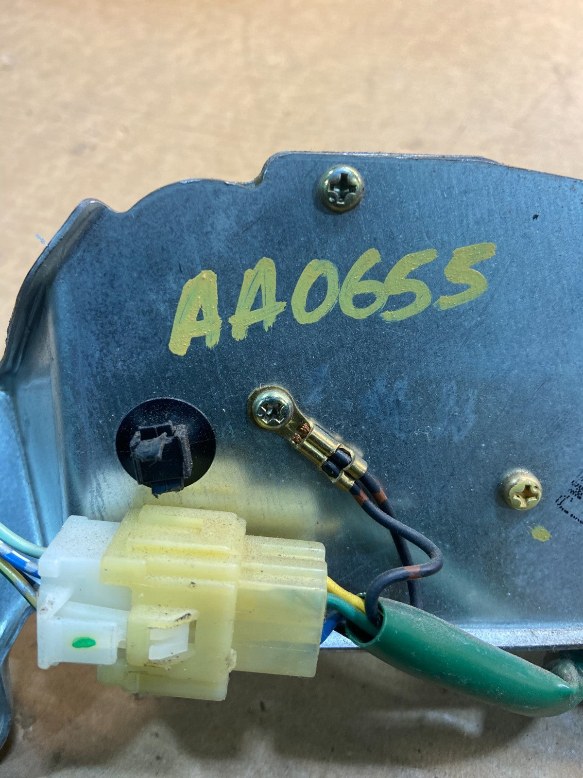 2000 to 2004 Subaru Legacy Wagon Rear Windshield Wiper Motor AA06556