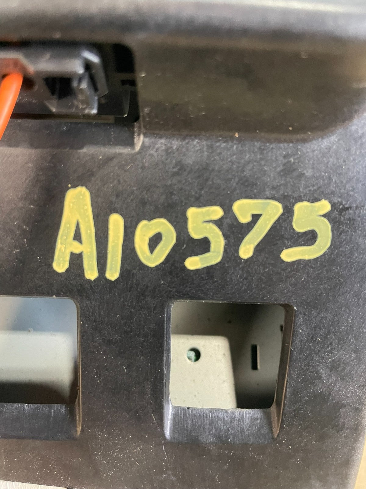 2008 Volvo XC90 Center AM/FM Radio Panel Bezel ai0575 DG8