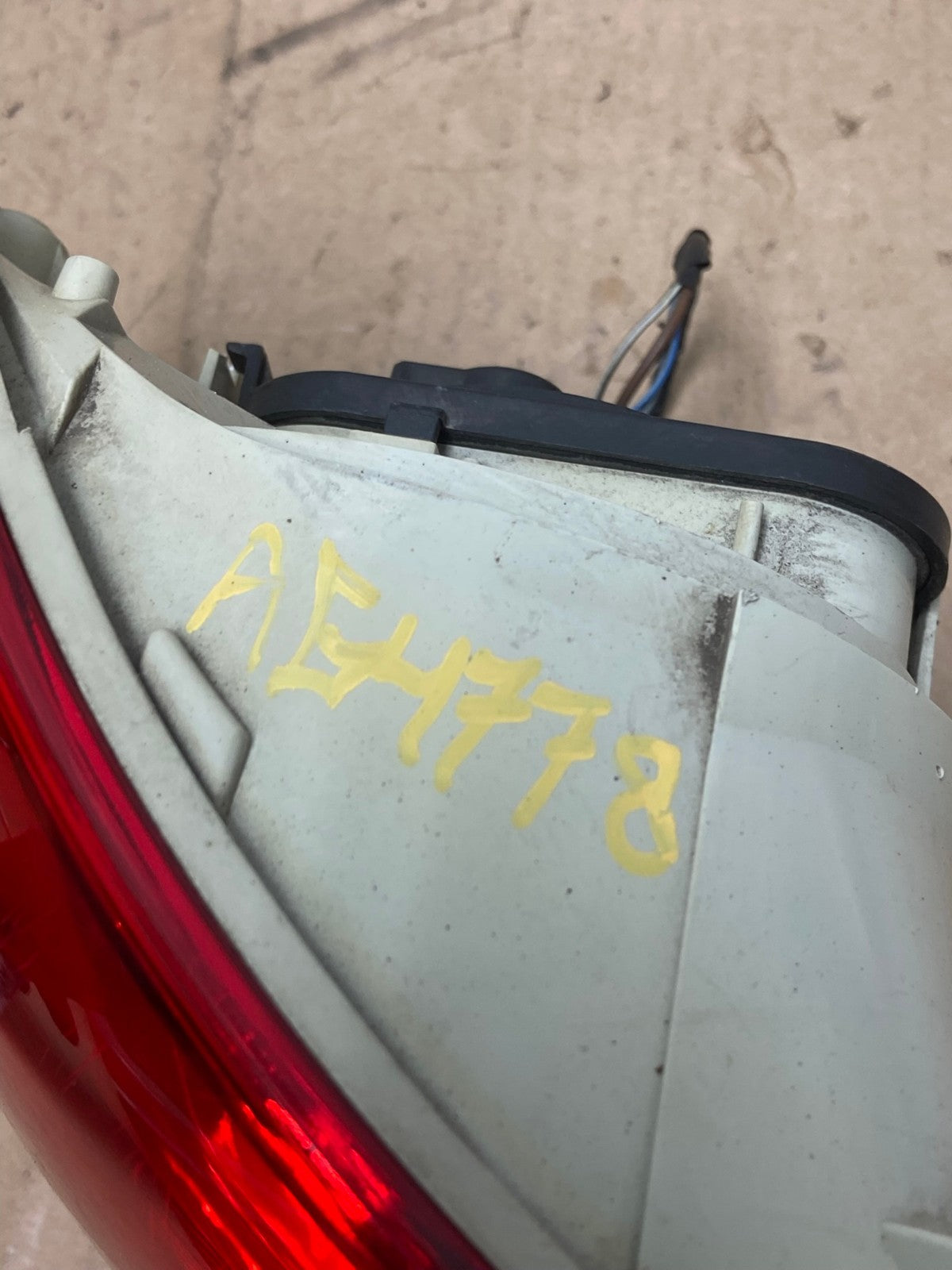 2004-2007 Volkswagen Touareg Lh Driver Left Side Tail Light AG4778 LK8