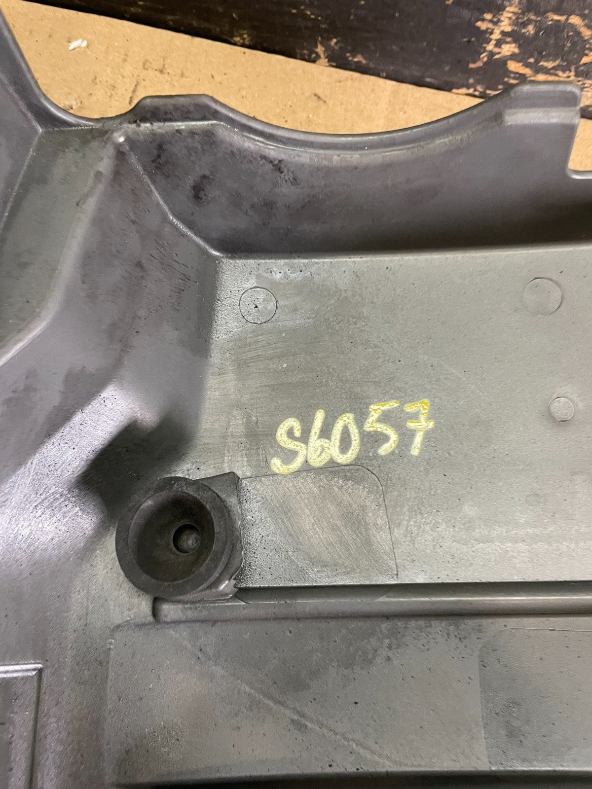 2007 to 2008 GMC Acadia 3.6L VVT Engine Cover Shield OEM S6057 DG9