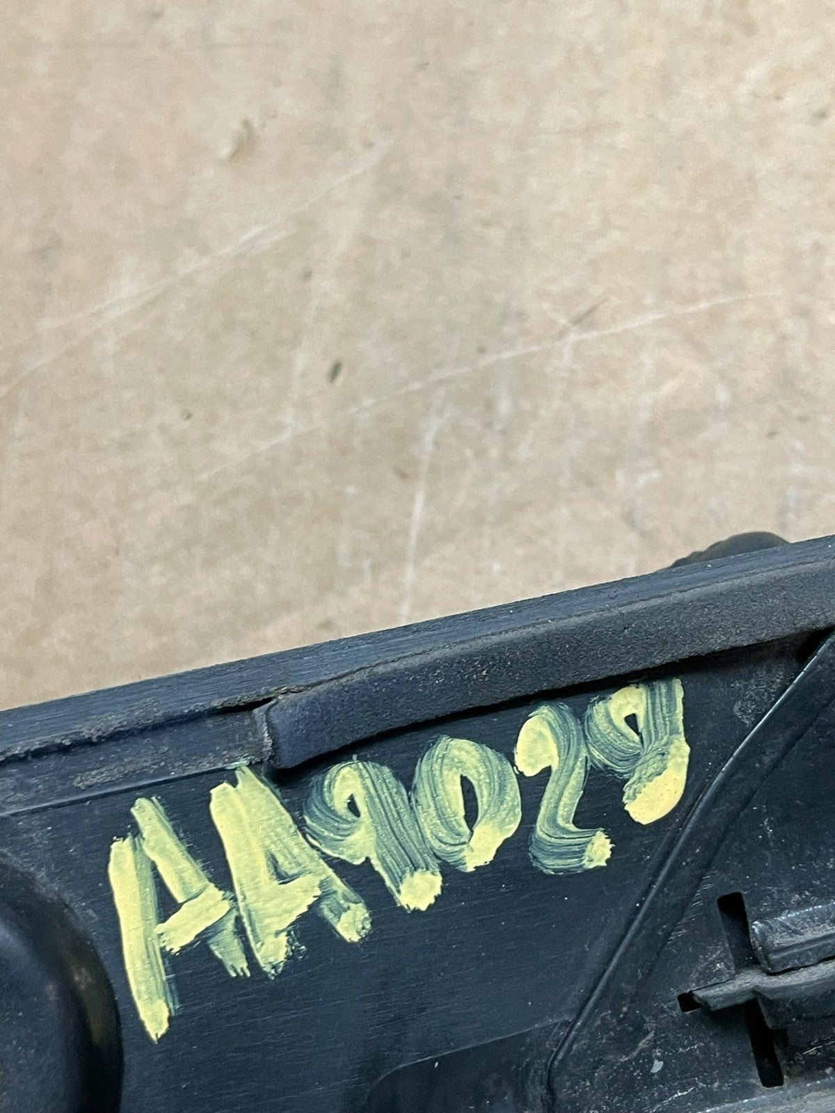 2016-2019 Ford Explorer Interceptor Rear Tailgate Molding With Camera aa9029 DG9