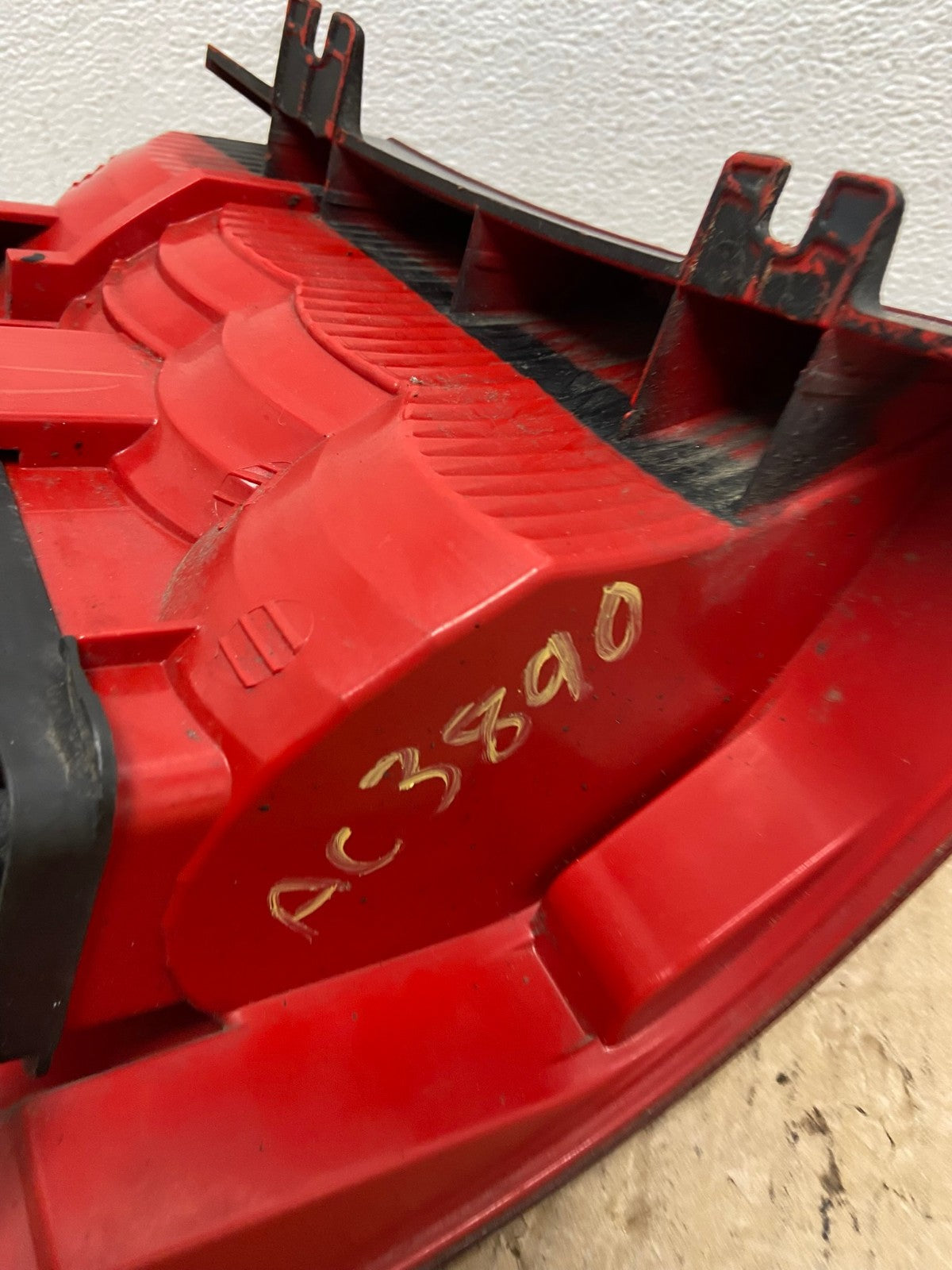 2002-2005 Mercedes ML 350 Ml-Class Right Passenger Rh Side Tail Light AC3890 LK6
