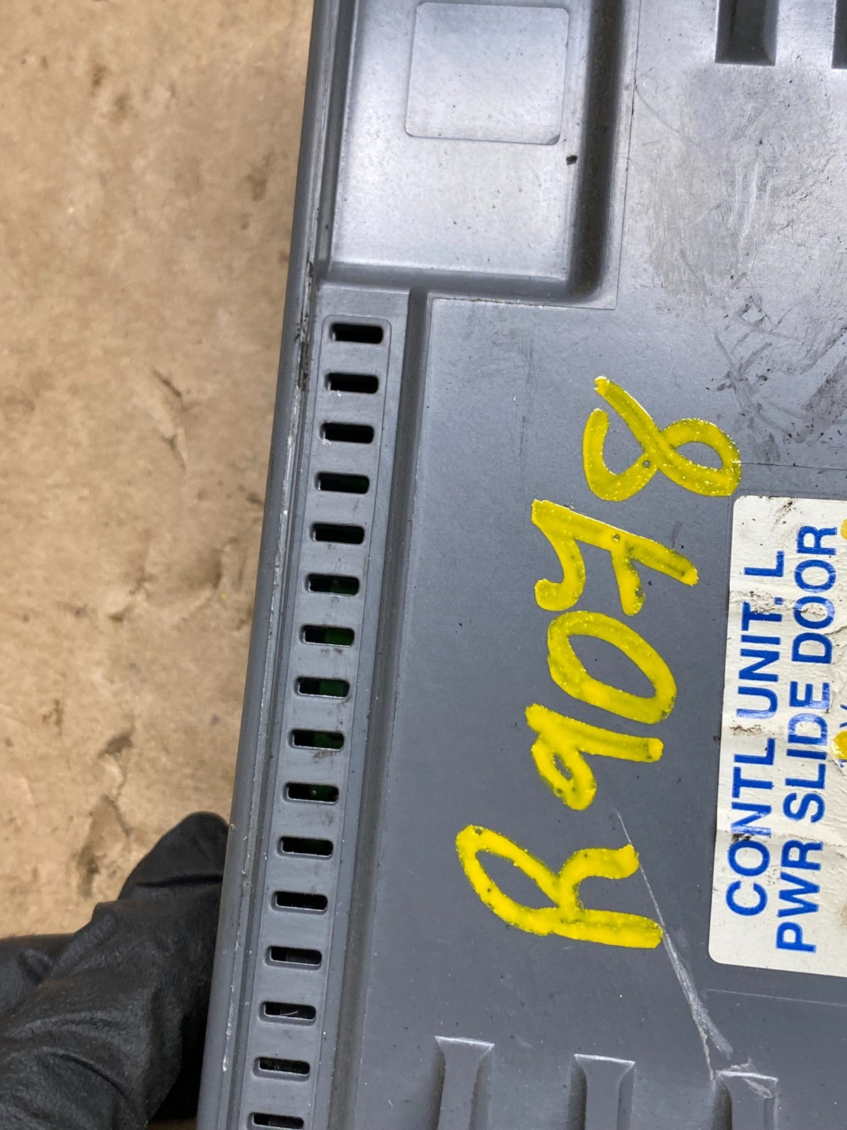 2005 - 2007 Honda Odyssey Rear Left Driver Sliding Door Module r9078 DG7