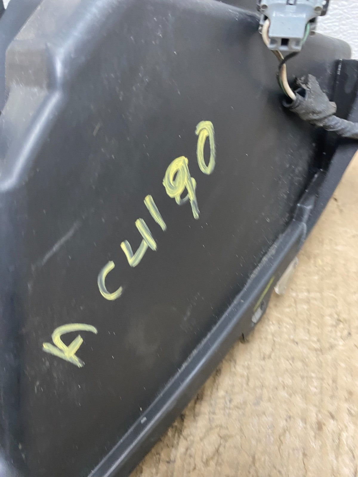 2011-2013 Jeep Grand Cherokee Right Passenger Halogen Headlight AC4190 DW9
