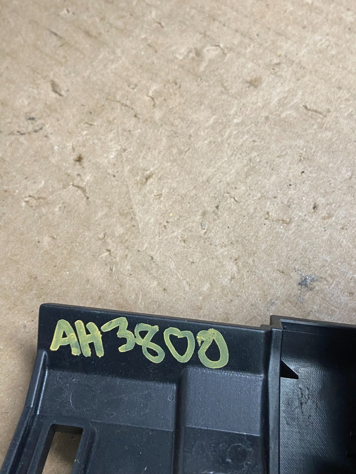 2006 to 2011 Cadillac DTS Dash Center Air Vent Heater Bezel AH3800 DG6