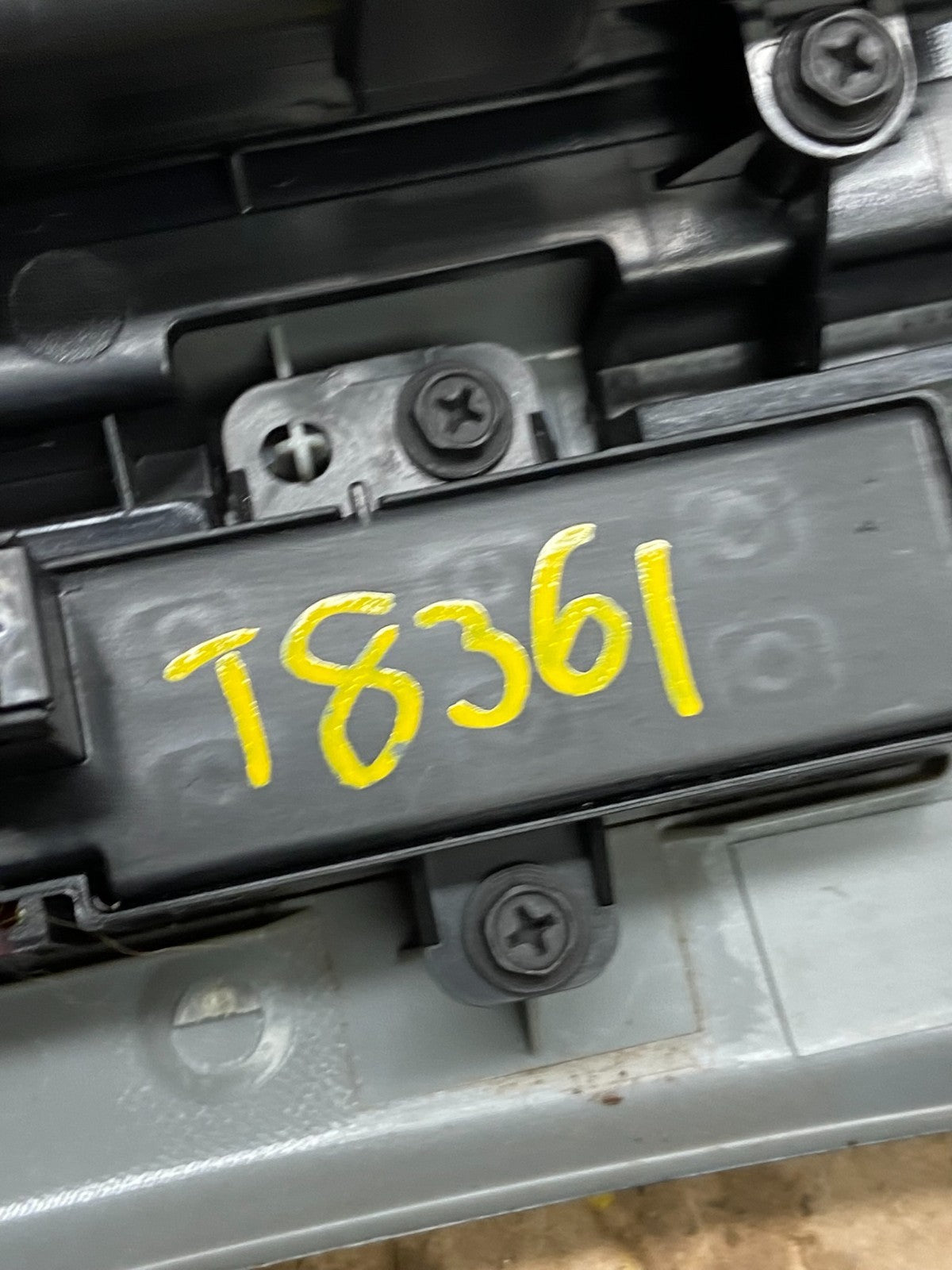 2008 to 2012 Jeep Liberty Dash Climate Temperature Control Radio Bezel T8361 DG6