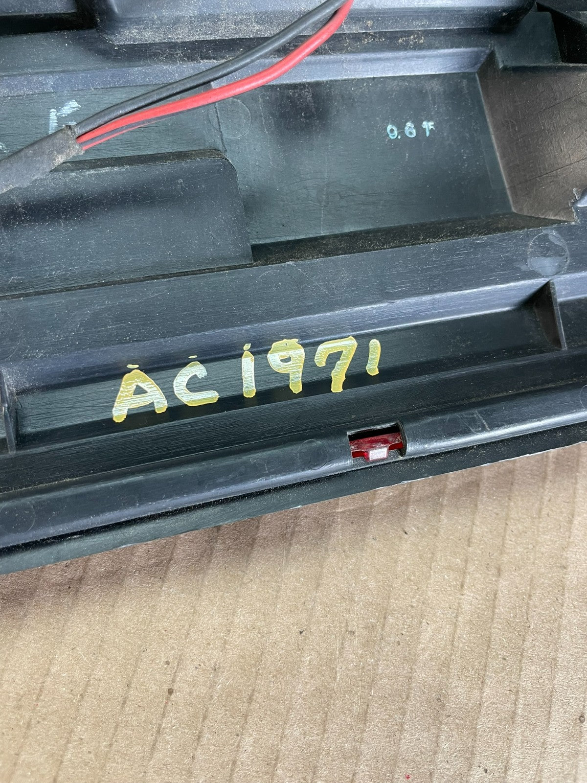 1995-1997 Nissan Sentra Tail Panel Rear Center Panel OEM 26540-F4304 AC1971 DG7