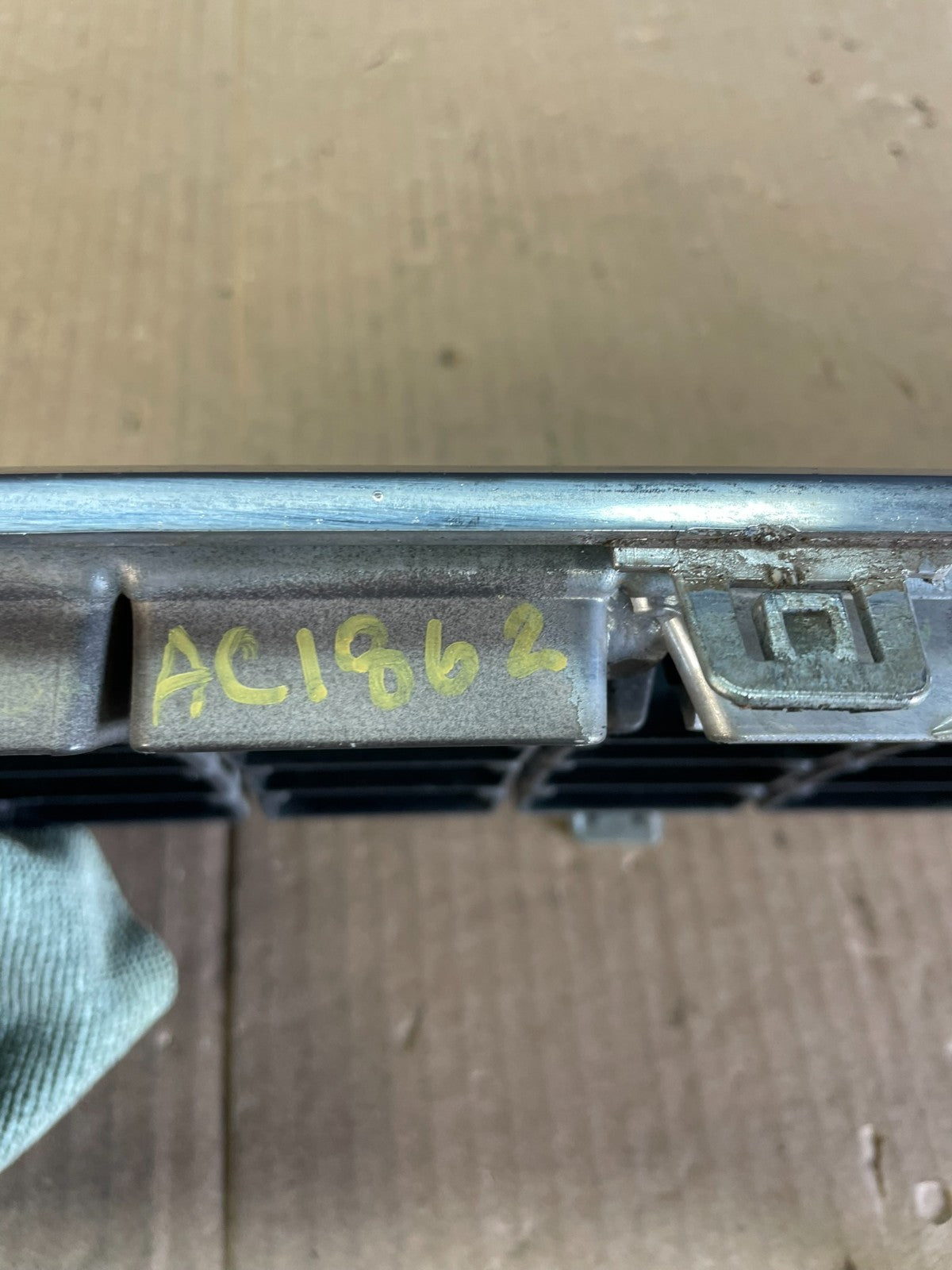 2005 2006 2007 Volvo S40 Front Upper Grille Grill 08620116 OEM AC1862 DG6