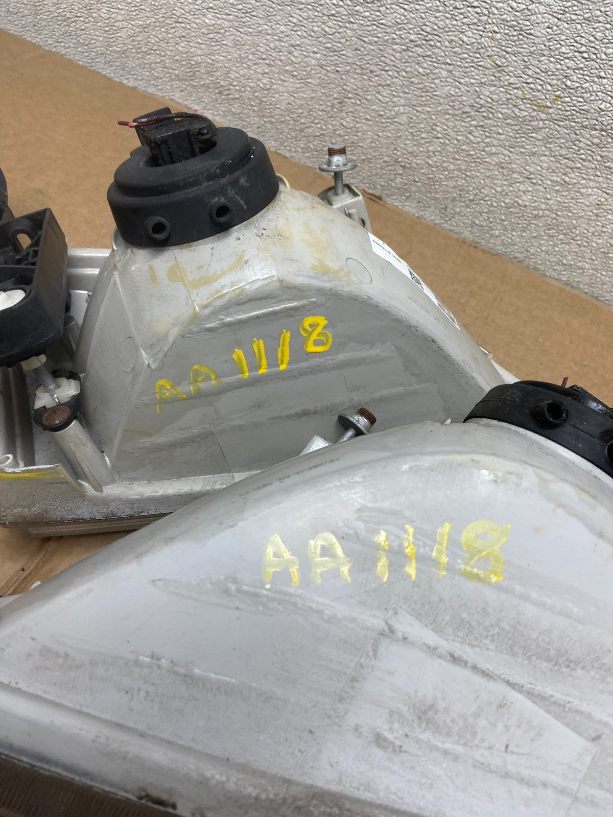2001 2002 2003 Toyota Sienna Left+Right Side Set Headlights Halogen AA1118 DW9