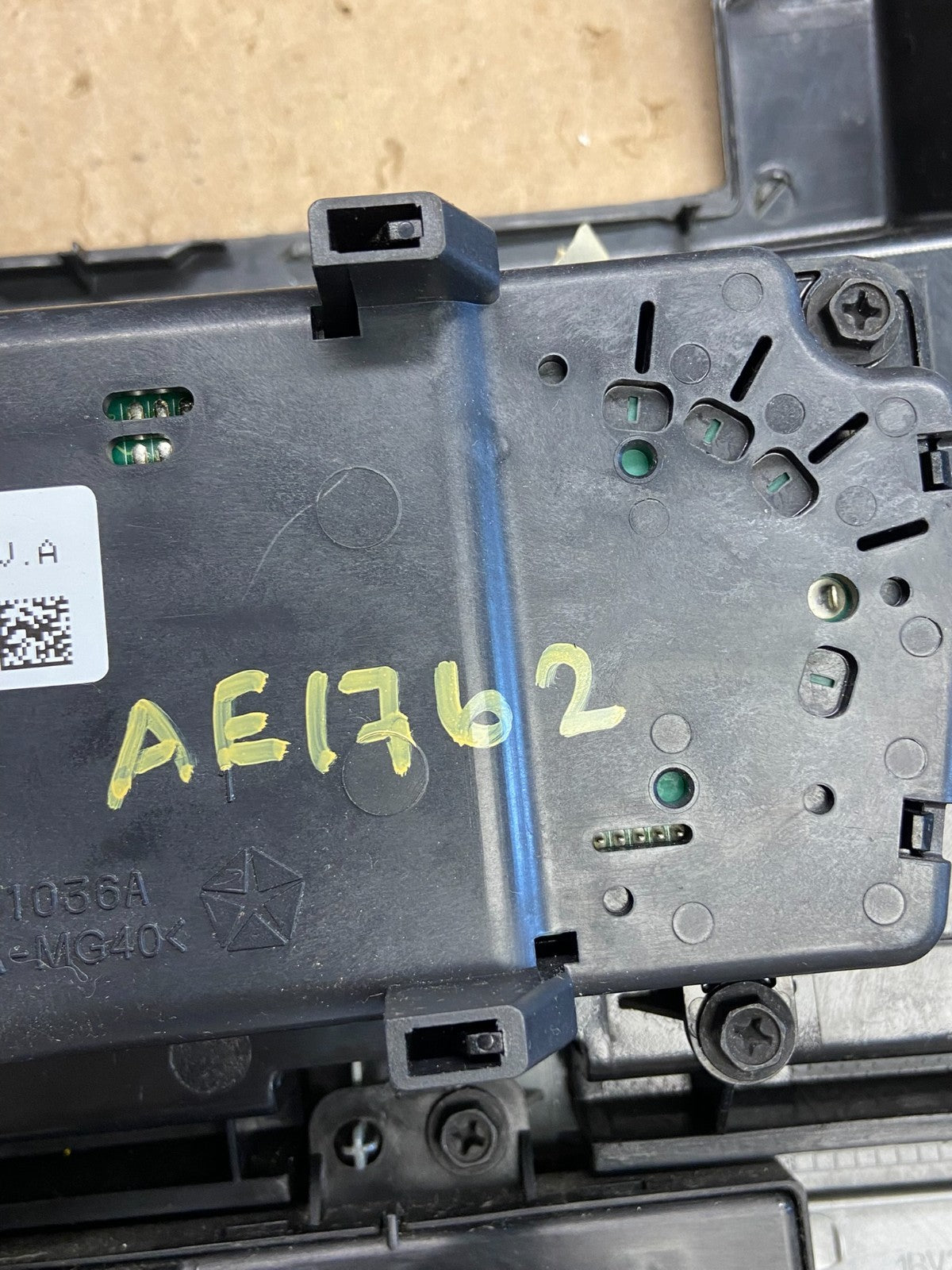 2008 to 2012 Jeep Liberty Dash Climate Temperature Control Radio Bezel ae1762 DG6