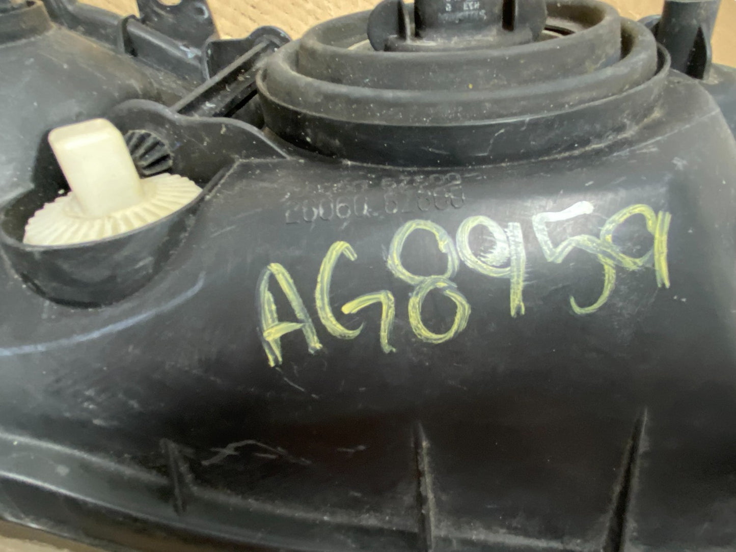 2004 - 2006 Nissan Sentra Halogen Left Driver LH Headlight AG8959 DW9