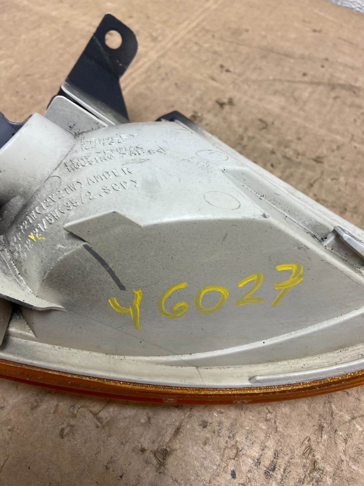 1999 to 2000 Mazda Protege Front Left Driver LH Turn Signal Oem Y6027 DW7