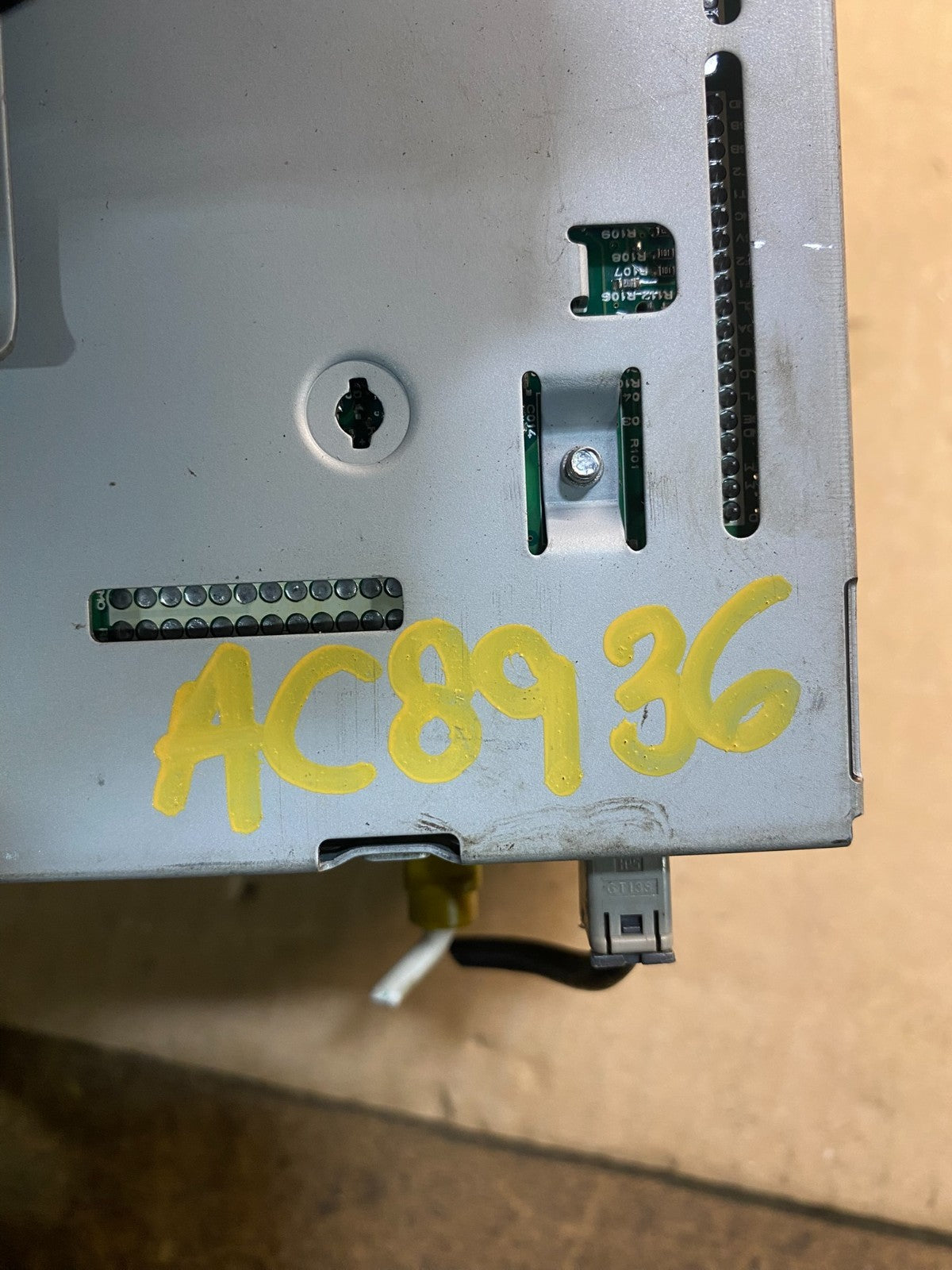 2007 to 2012 Hyundai Veracruz Auto Climate Temp Control Radio Bezel OE ac8936 DG7