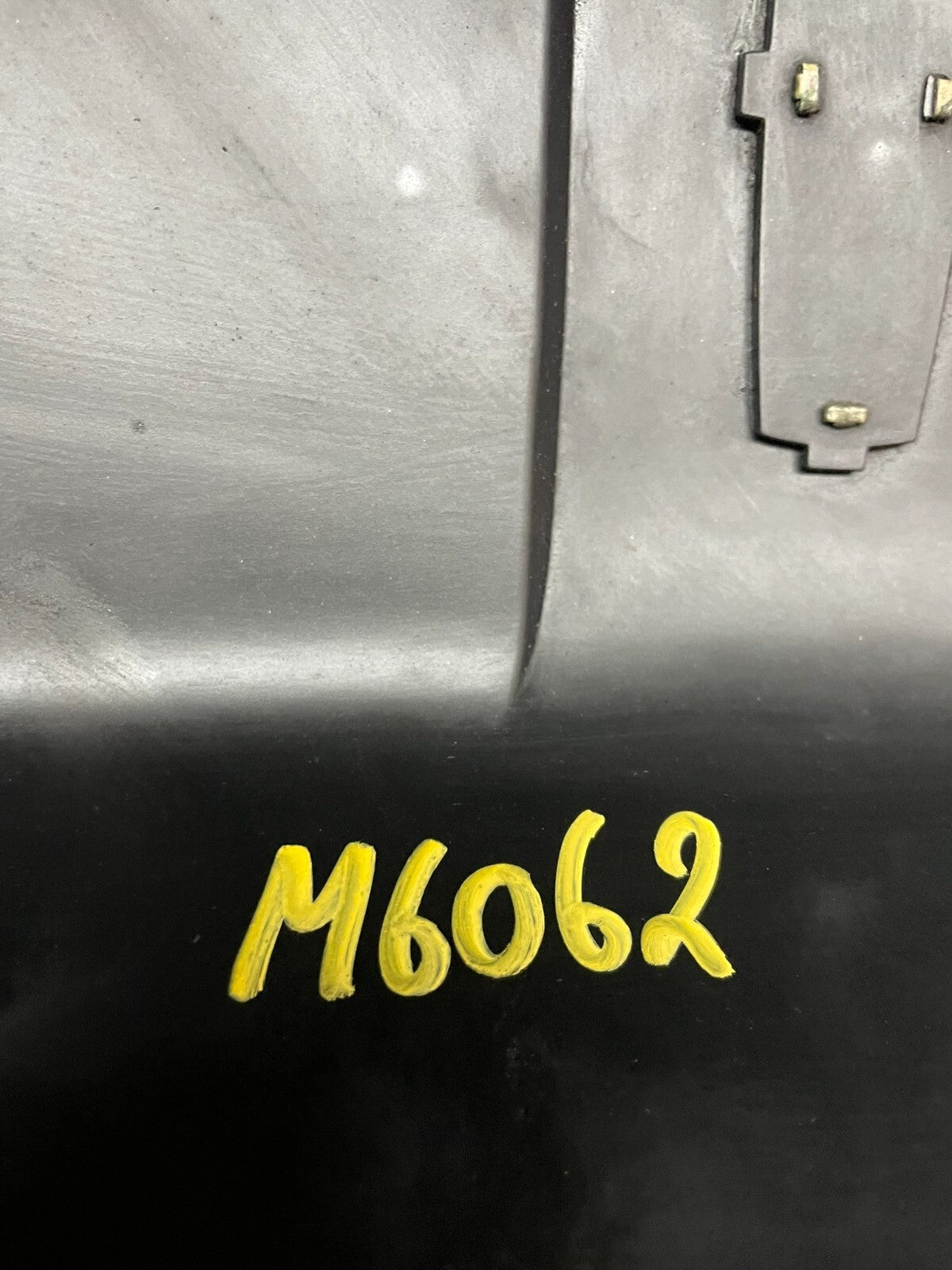 2004 Lincoln Aviator Engine Motor Cover M6062 PS9