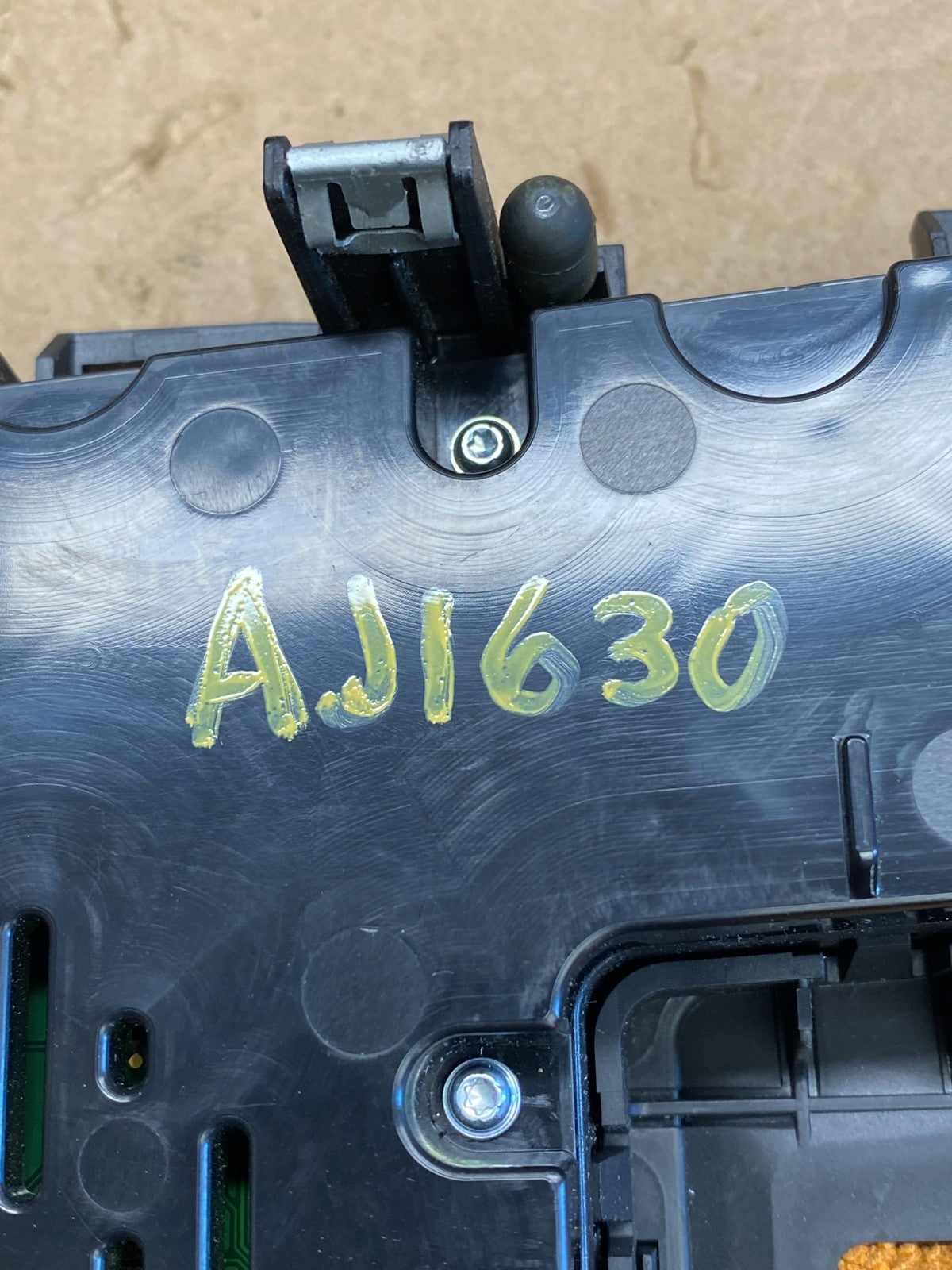 2013 - 2016 Ford Fusion Radio Climate Control A/C Control AJ1630 DG5