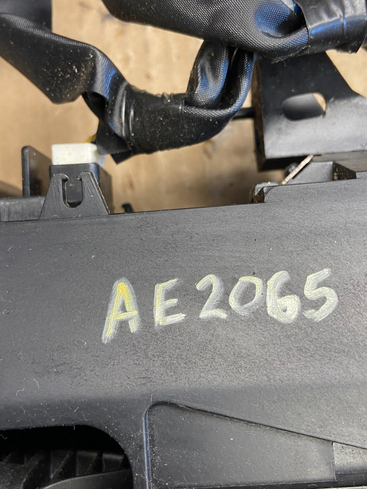 2002 to 2006 Lexus ES300 Center Console Shift Shifter AE2065 DG6
