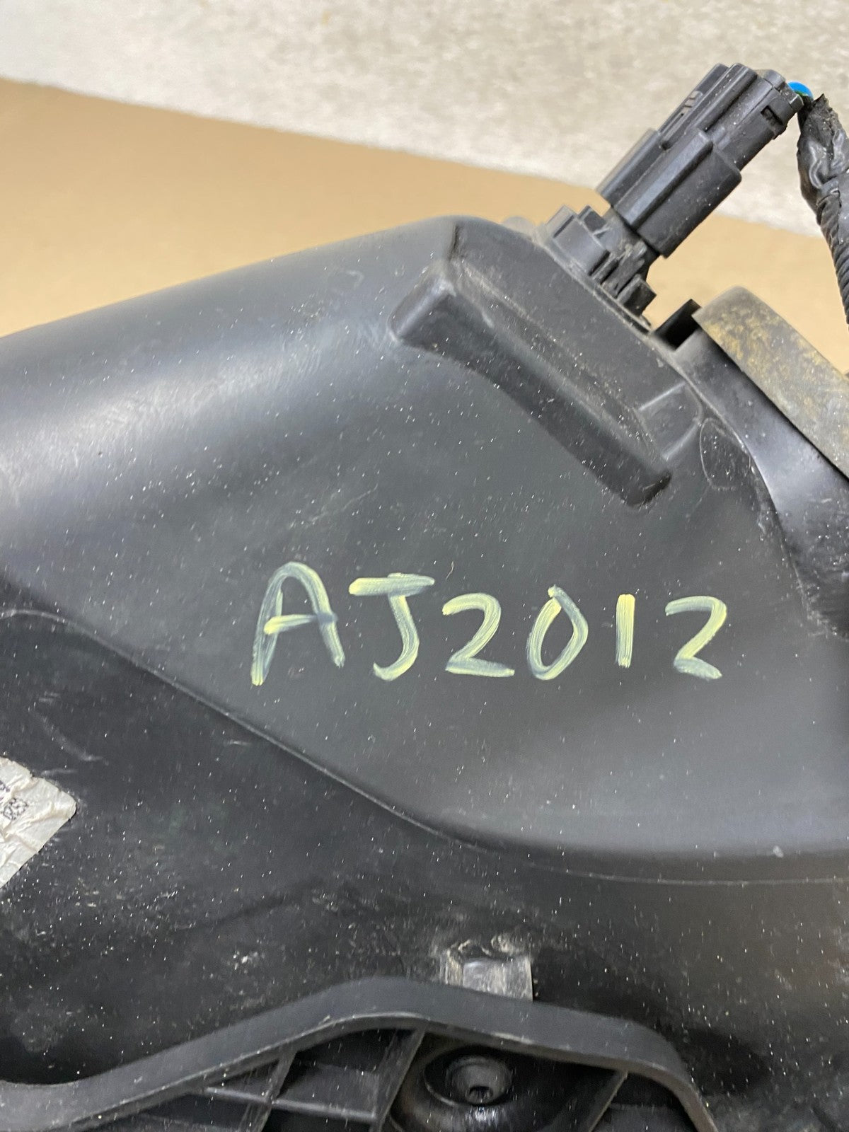 2013 - 2016 Ford Escape Headlight Right Passenger RH Side Halogen AJ2012 DW11