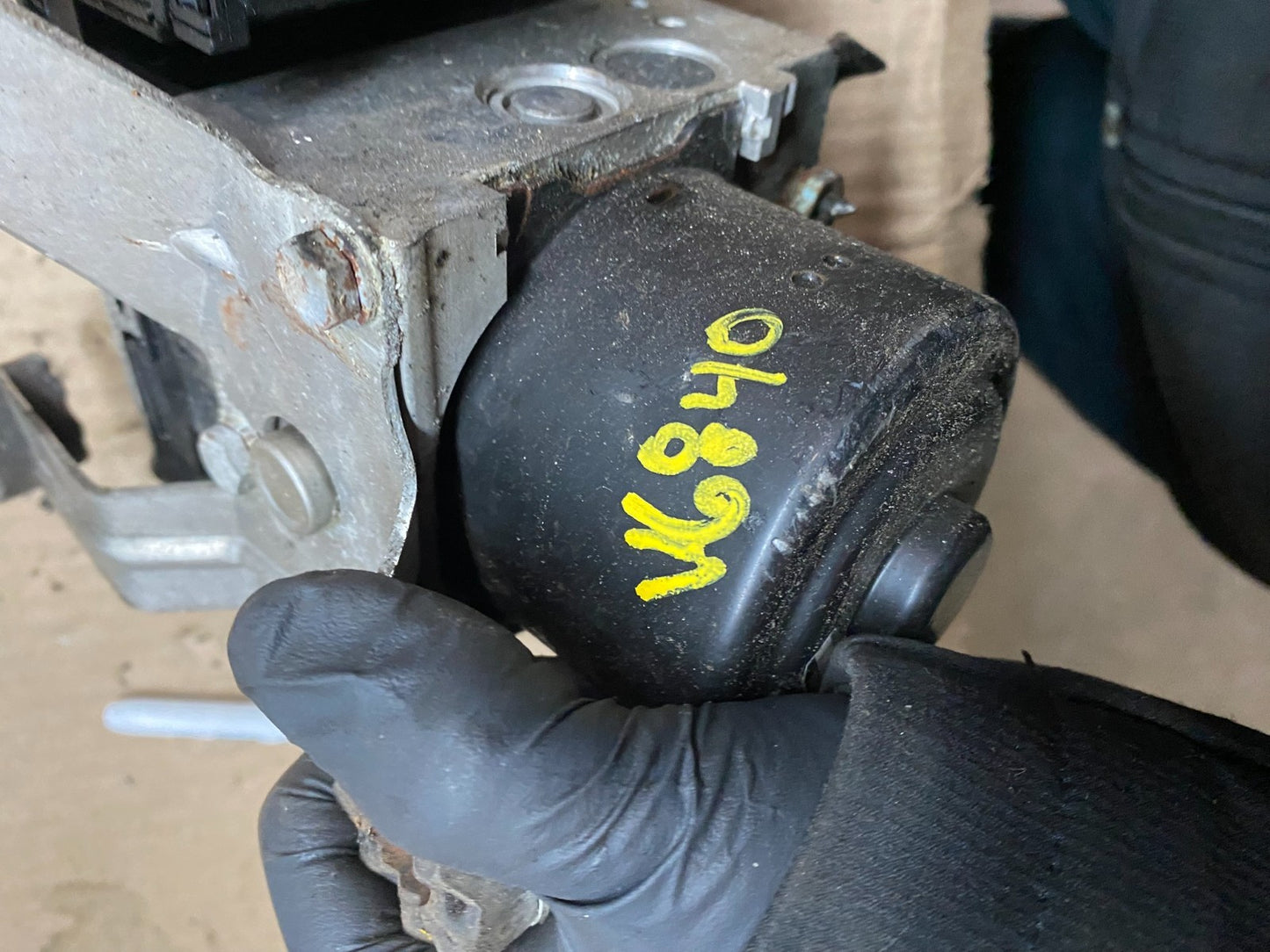 2011 - 2017 BMW X3 ABS Anti-Lock Brake Pump 3451 6857644 OEM V6840 DG7
