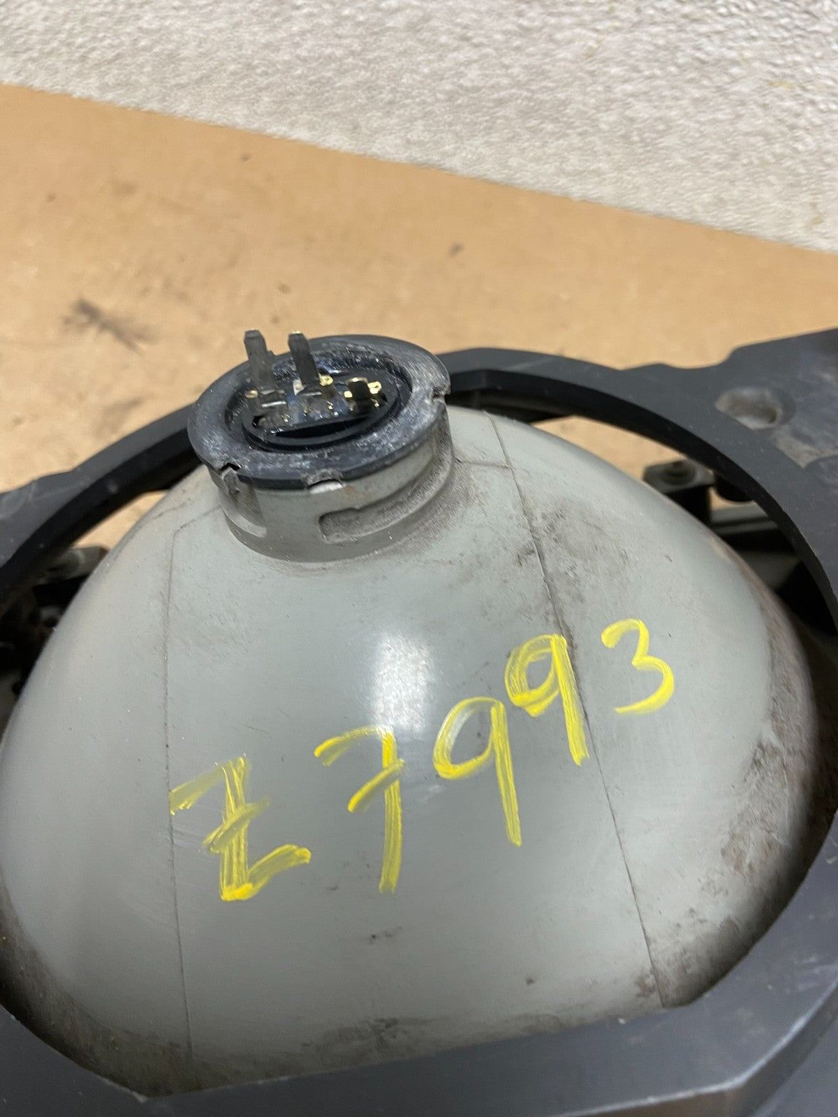 1990 to 1993 Volvo 240 Driver Left Side Headlight Z799311