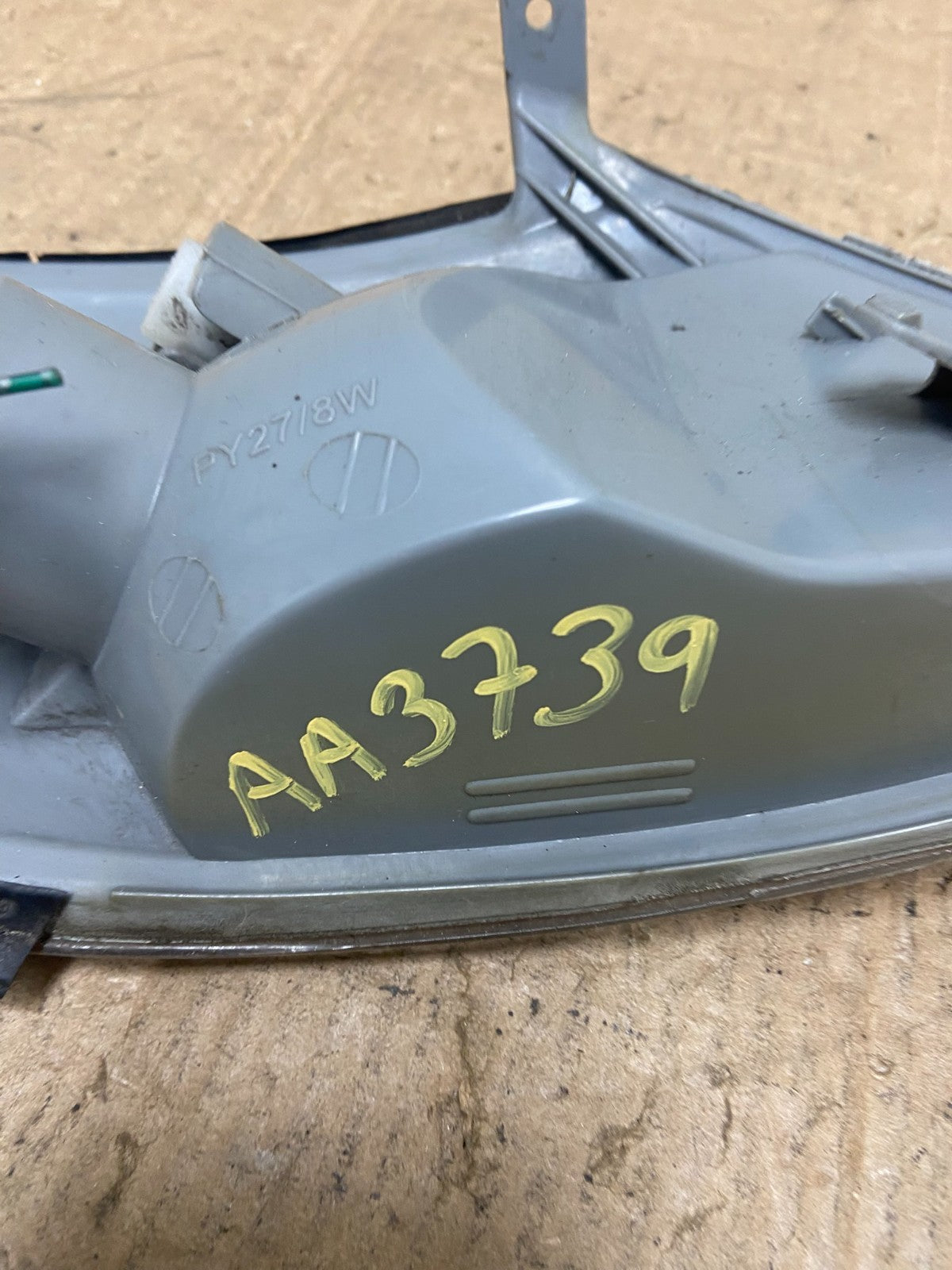 2000 to 2001 Lexus ES300 Left Driver LH Side Turn Signal OEM AA3423 DG7