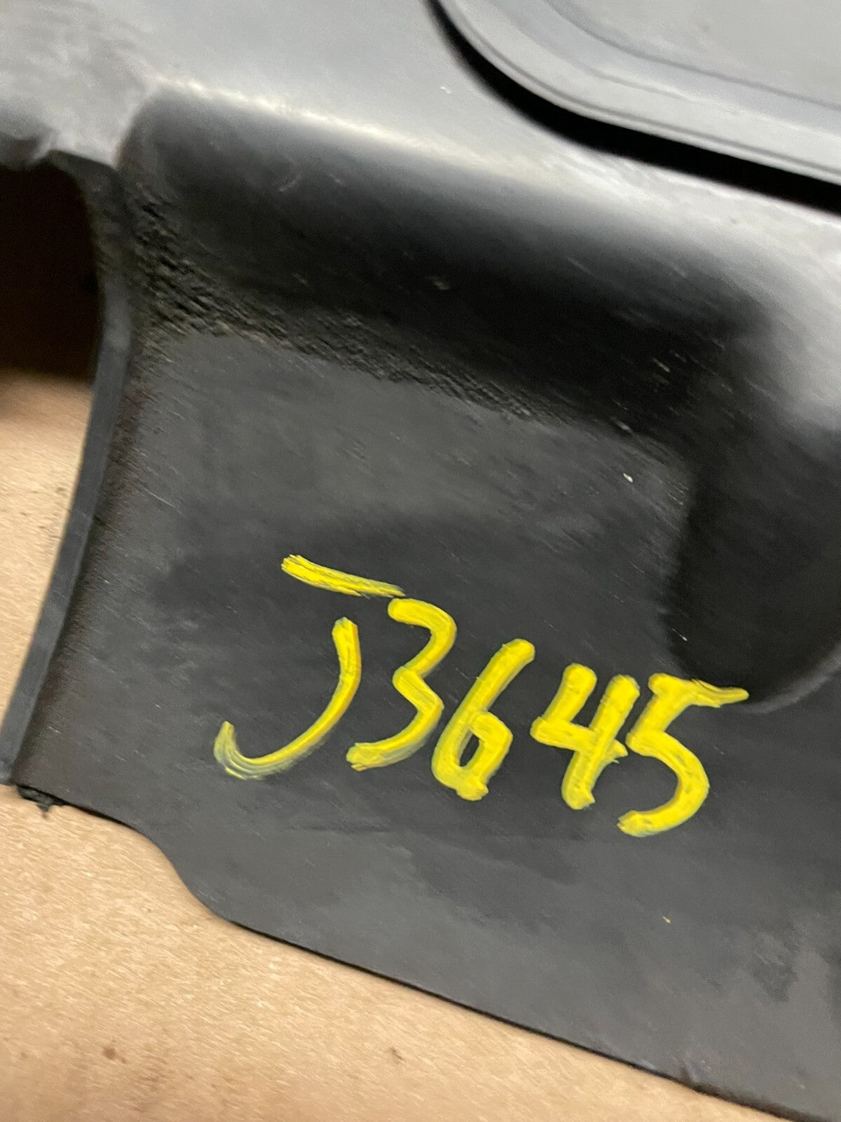 2000 to 2003 Mazda Tribute DOHC 24 VALVE Engine Shield Top Cover J3645 PS9