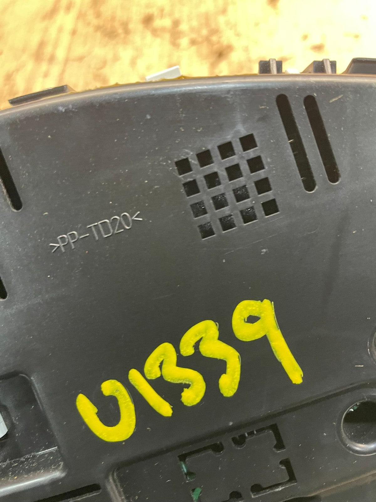 2010 Lincoln MKZ Speedometer Cluster Gauge OEM U1339 DG8