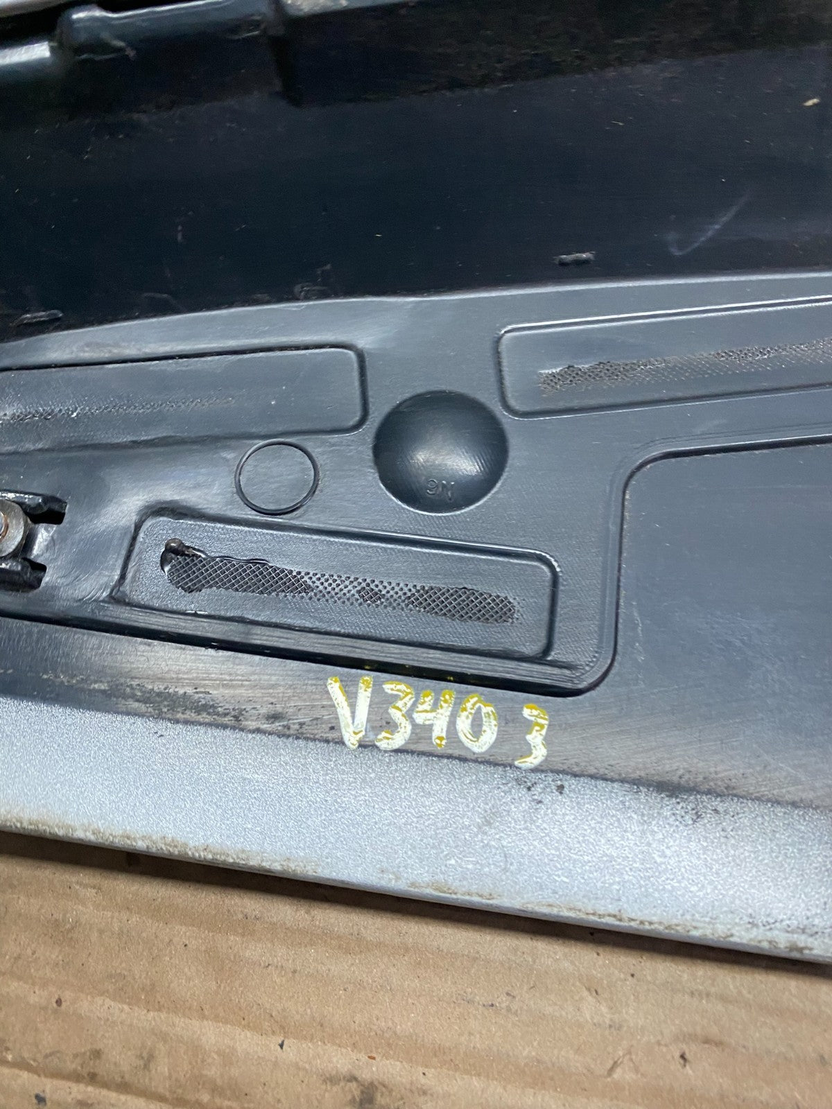 2009 to 2014 Volkswagen Routan Rear Spoiler V3403 DG9