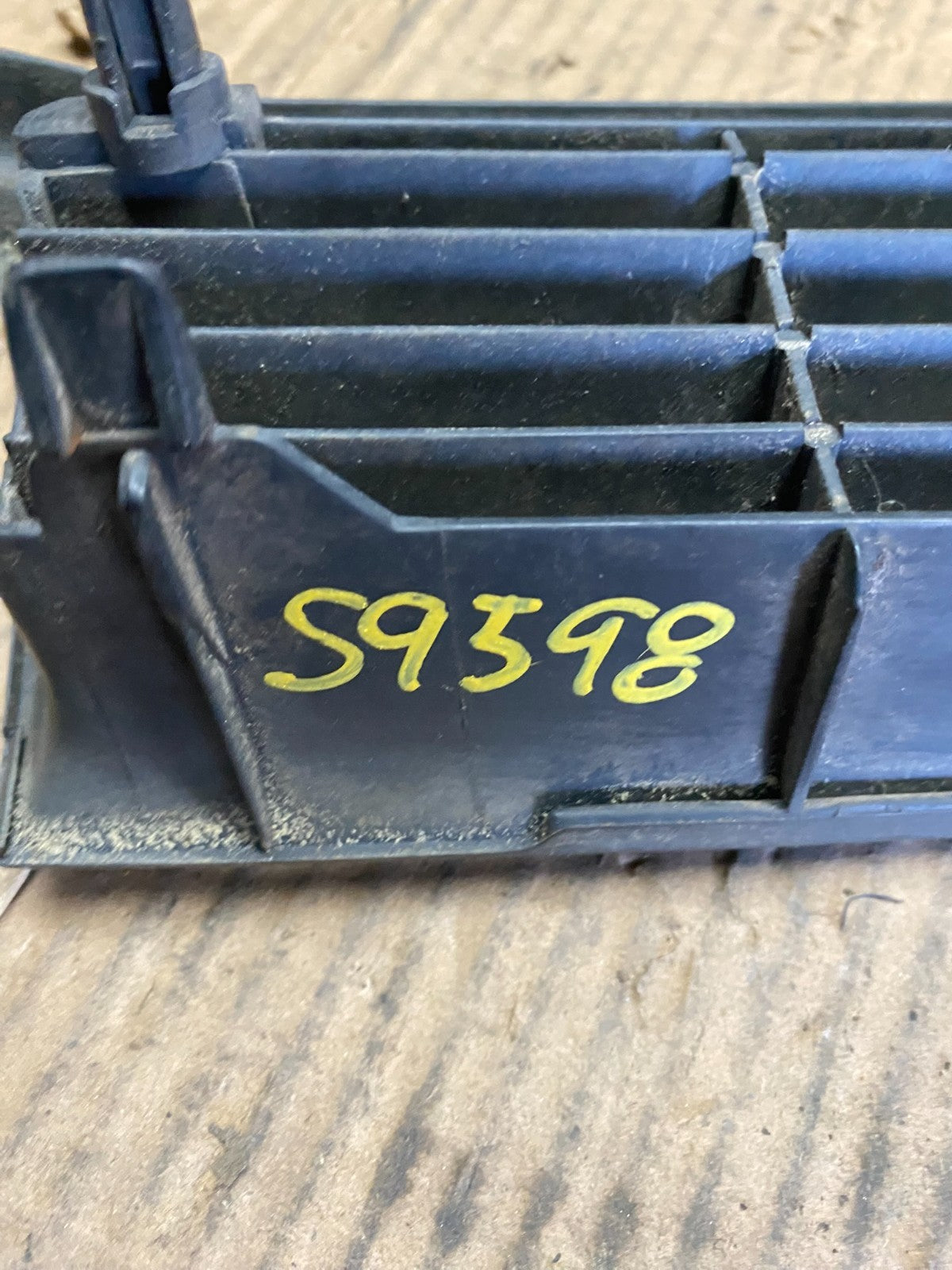 1988-1992 Toyota Corolla Grille Grill Front Upper W/Insert Bracket OEM S9598 DG11