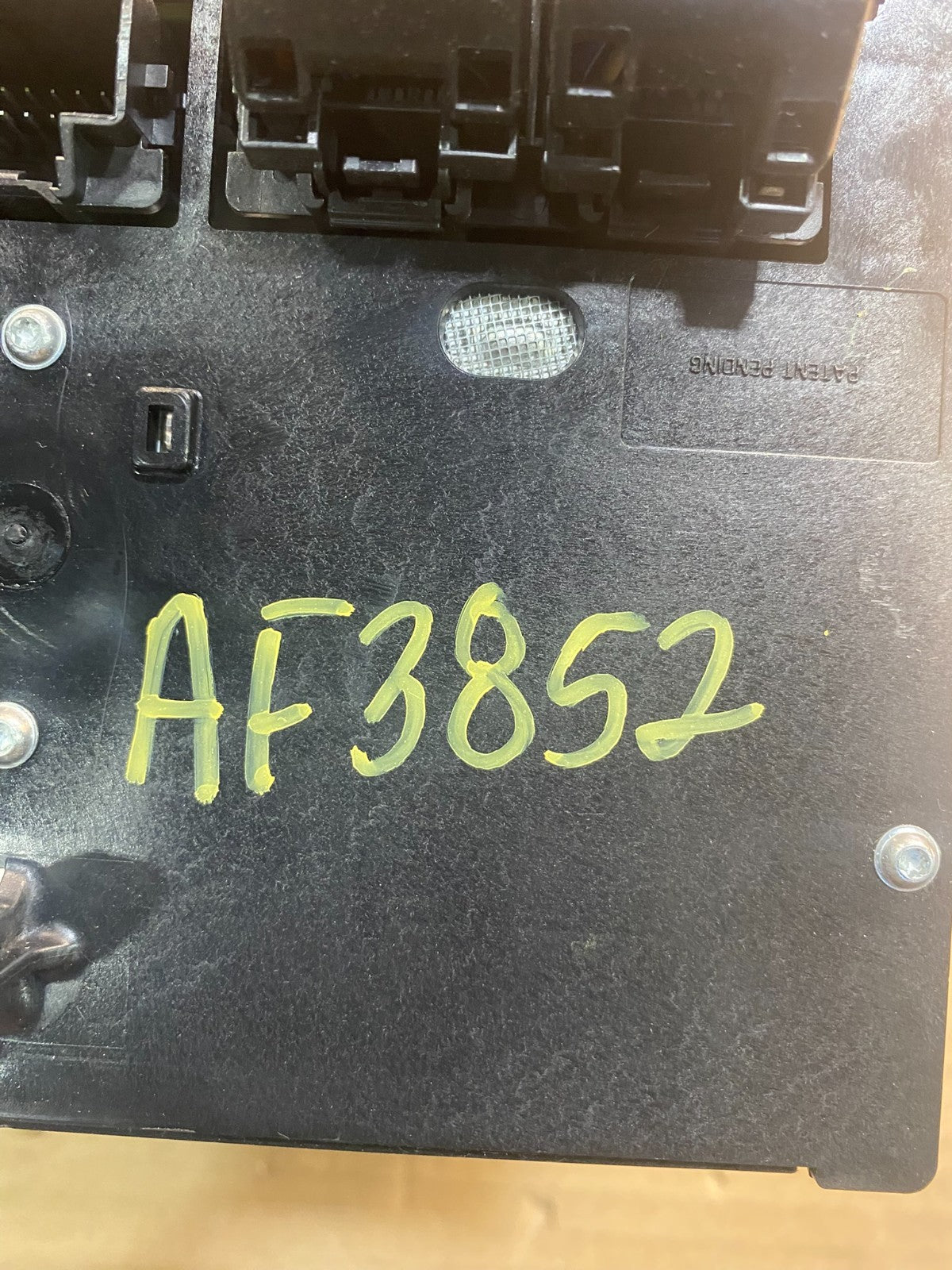 2013 - 2017 GMC Acadia Radio Display Screen AM/FM AUX AF3852 DW7