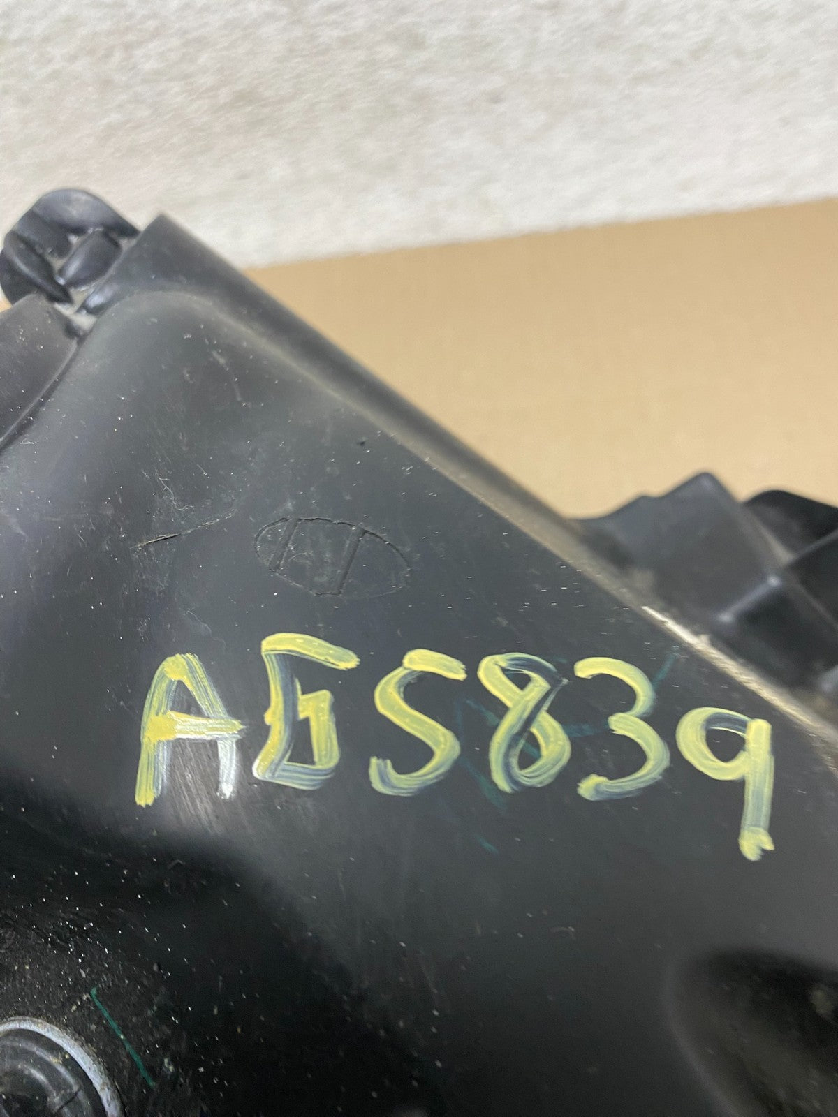 2013 - 2016 Nissan Pathfinder Left Driver LH Side Headlight Halogen AG58399