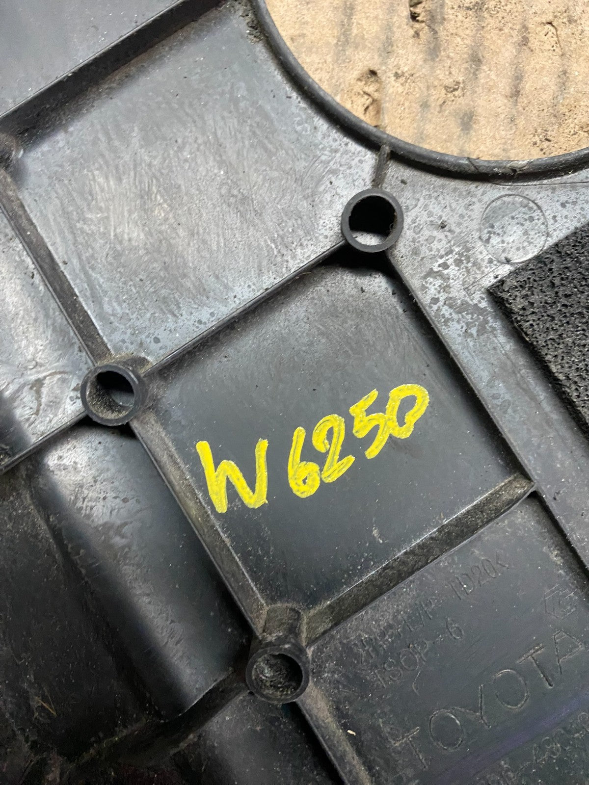 2006 to 2007 Toyota Highlander Hybrid Engine Motor Top Front Cover w6250 DG9