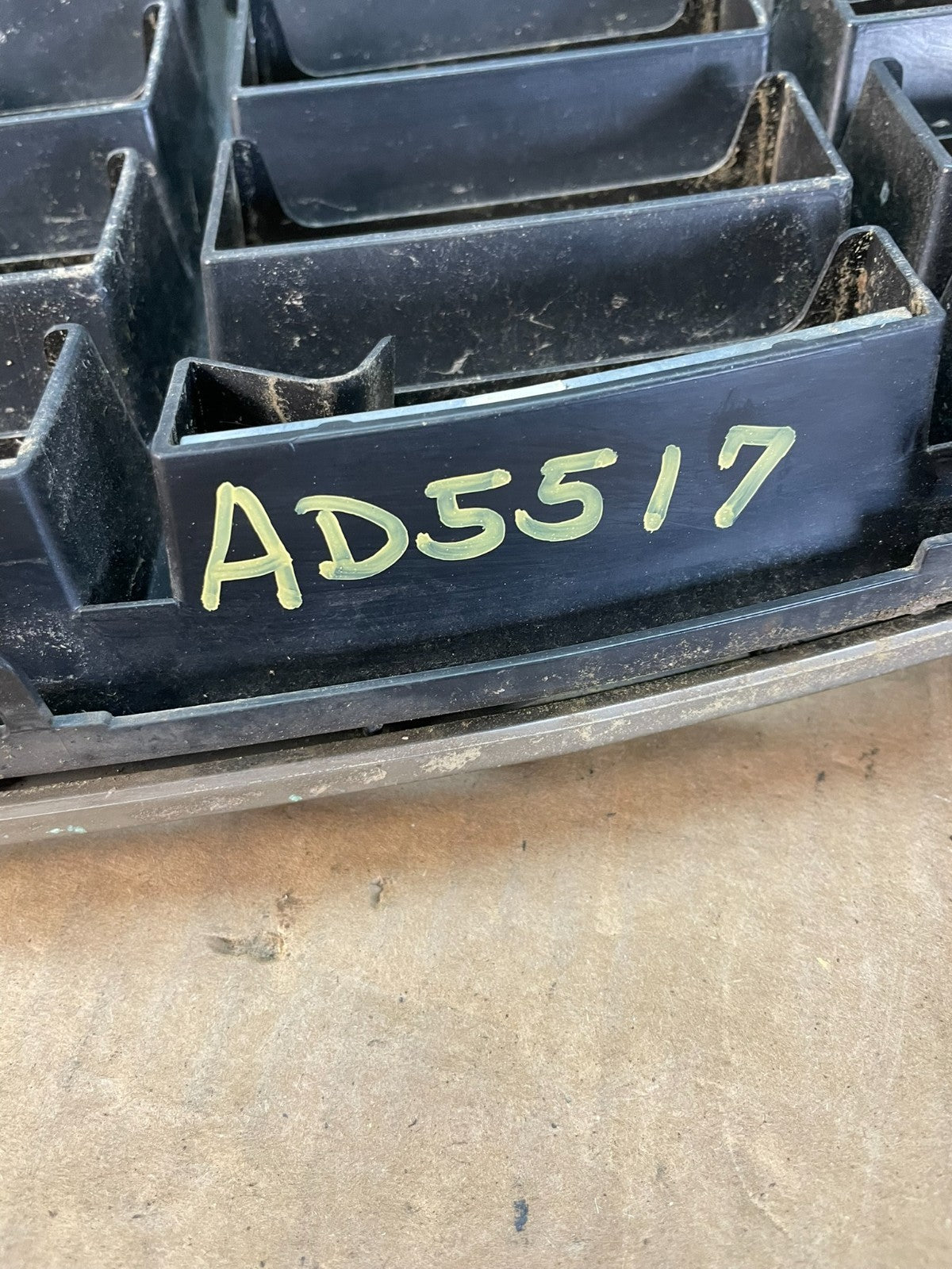 2008 2009 2010 Volvo XC70 Front Upper Grill Grille AD5517 DG5