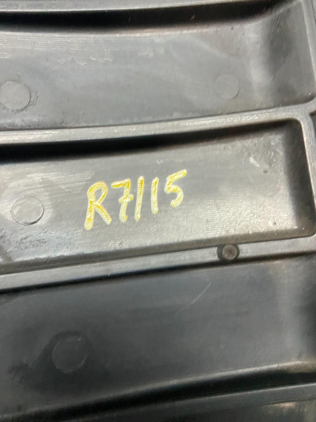 2007 to 2008 GMC Acadia 3.6L VVT Engine Cover Shield OEM R7115 DG9